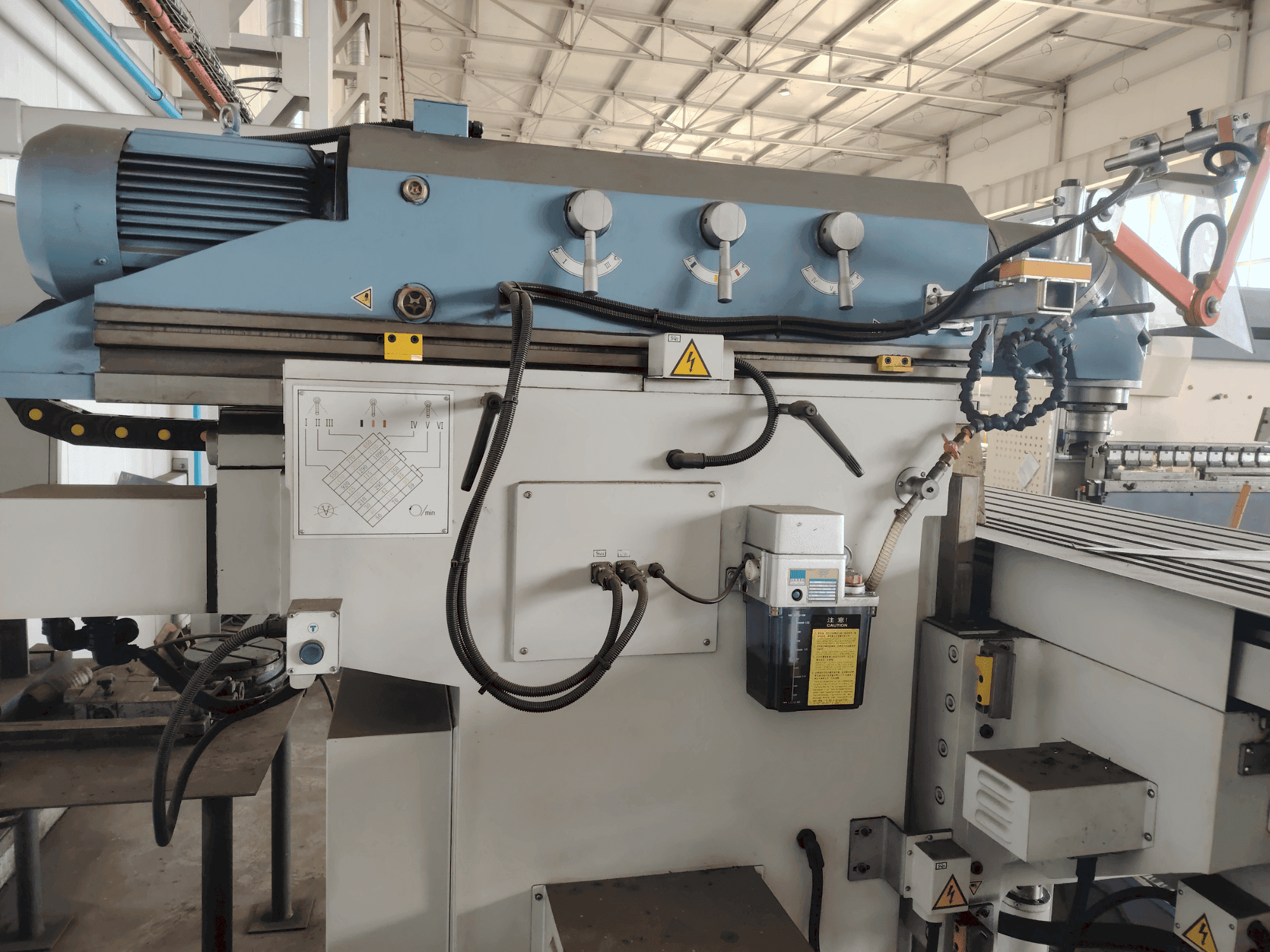 Vista Frontal  da Bernardo Variomill FU 2000E Servo  máquina