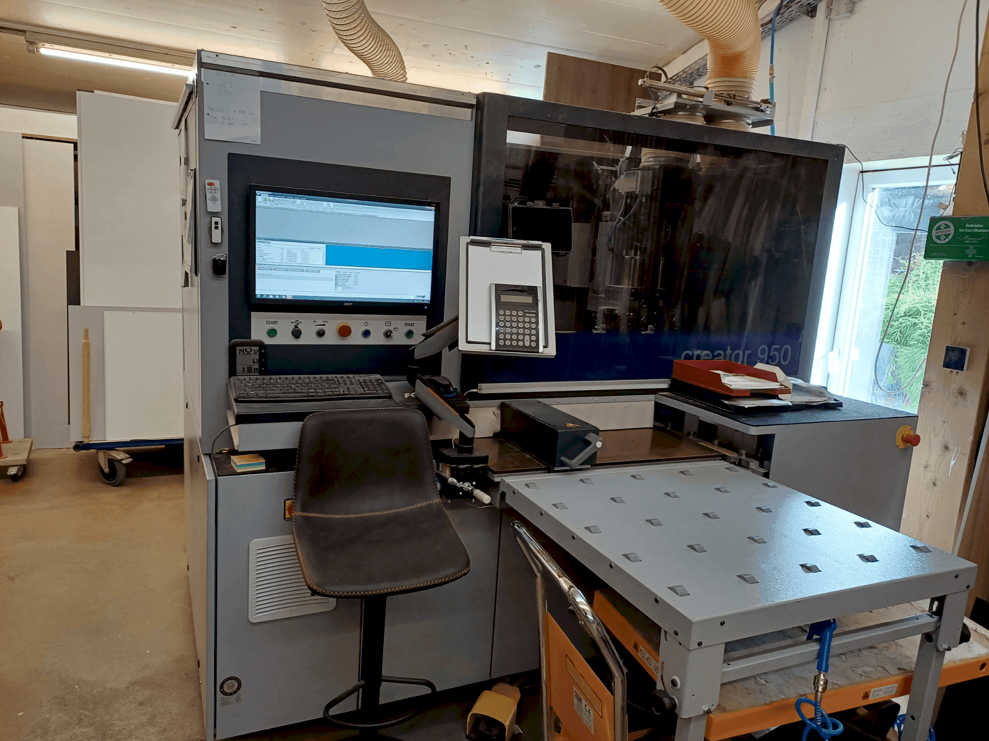 Vista Frontal  da FORMAT4 CNC CREATOR 950  máquina
