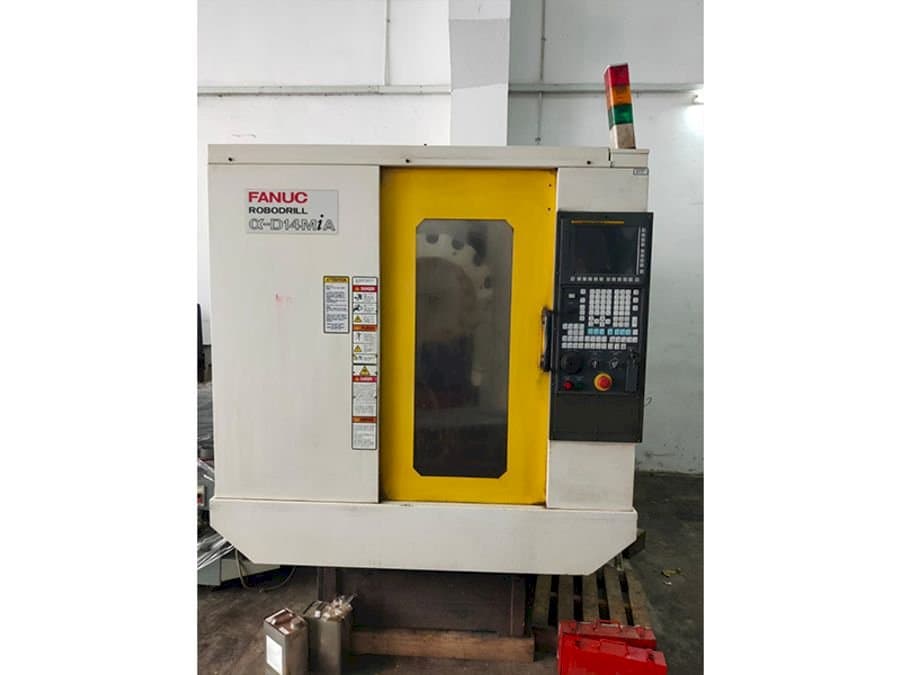Vista Frontal  da FANUC Alpha-D14MiA  máquina