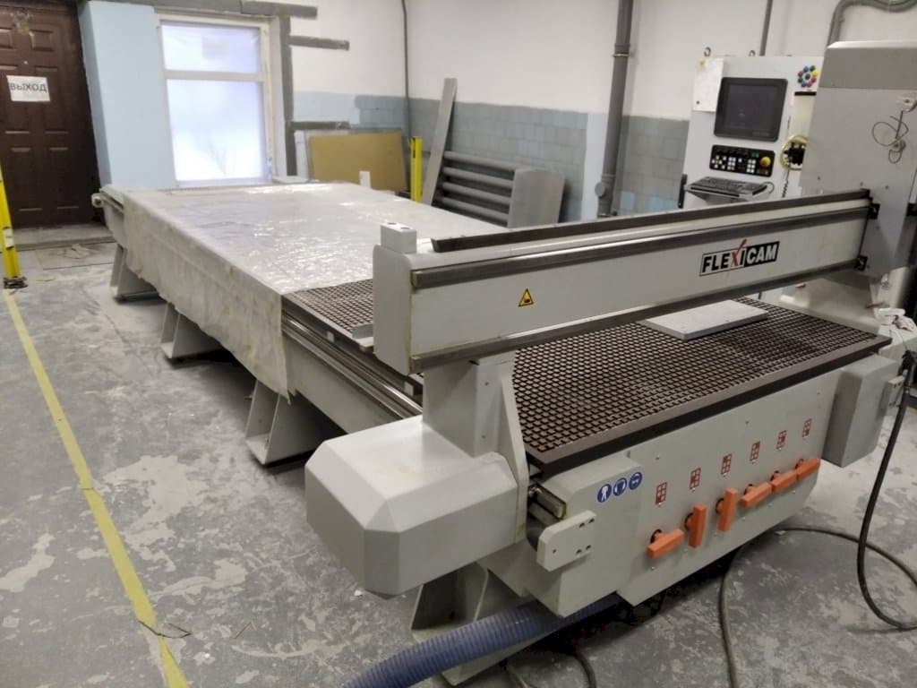 Vista Frontal  da Becker FLEXICAM 1540  máquina