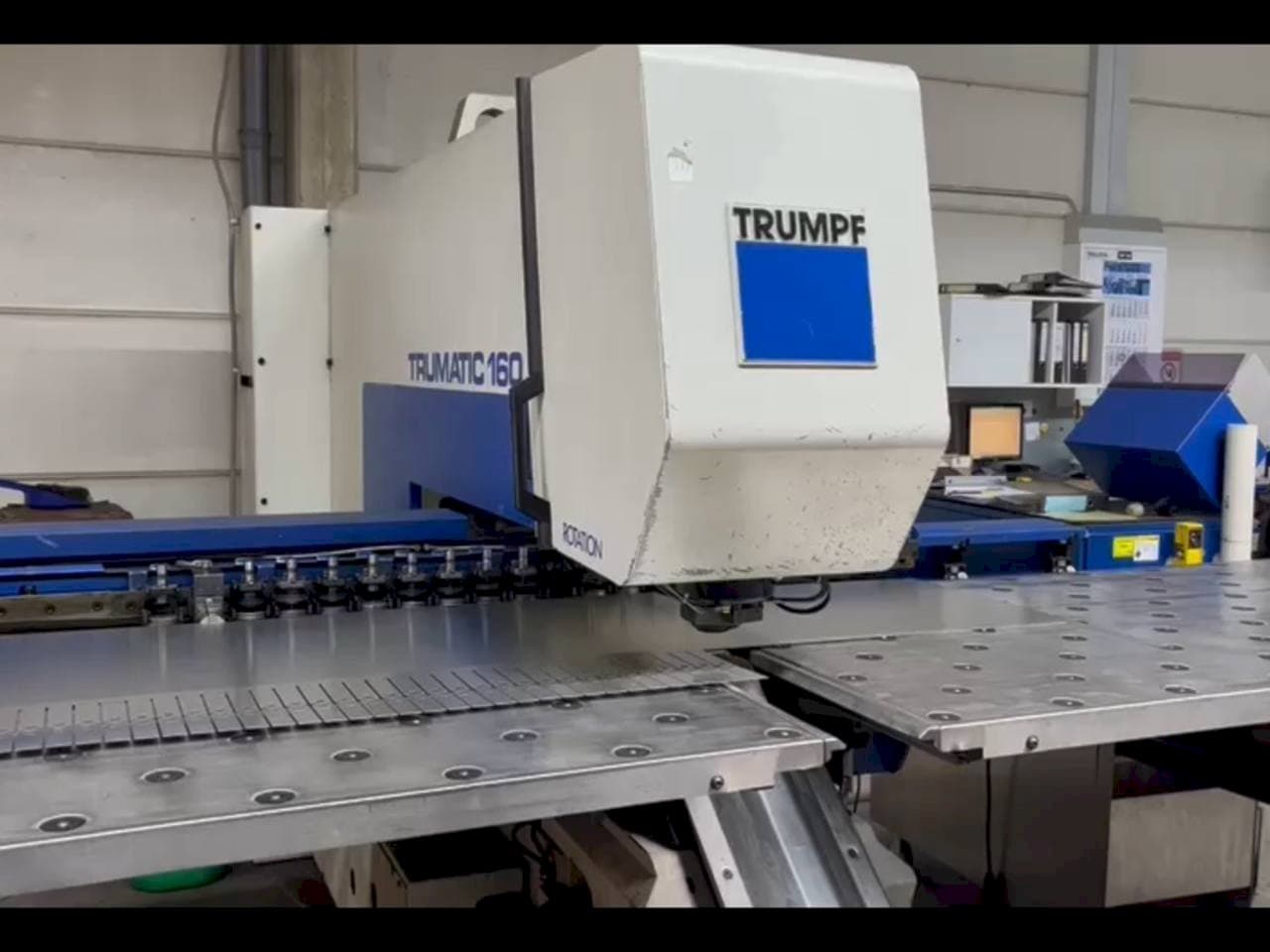 Vista Frontal  da Trumpf Trumatic 160  máquina