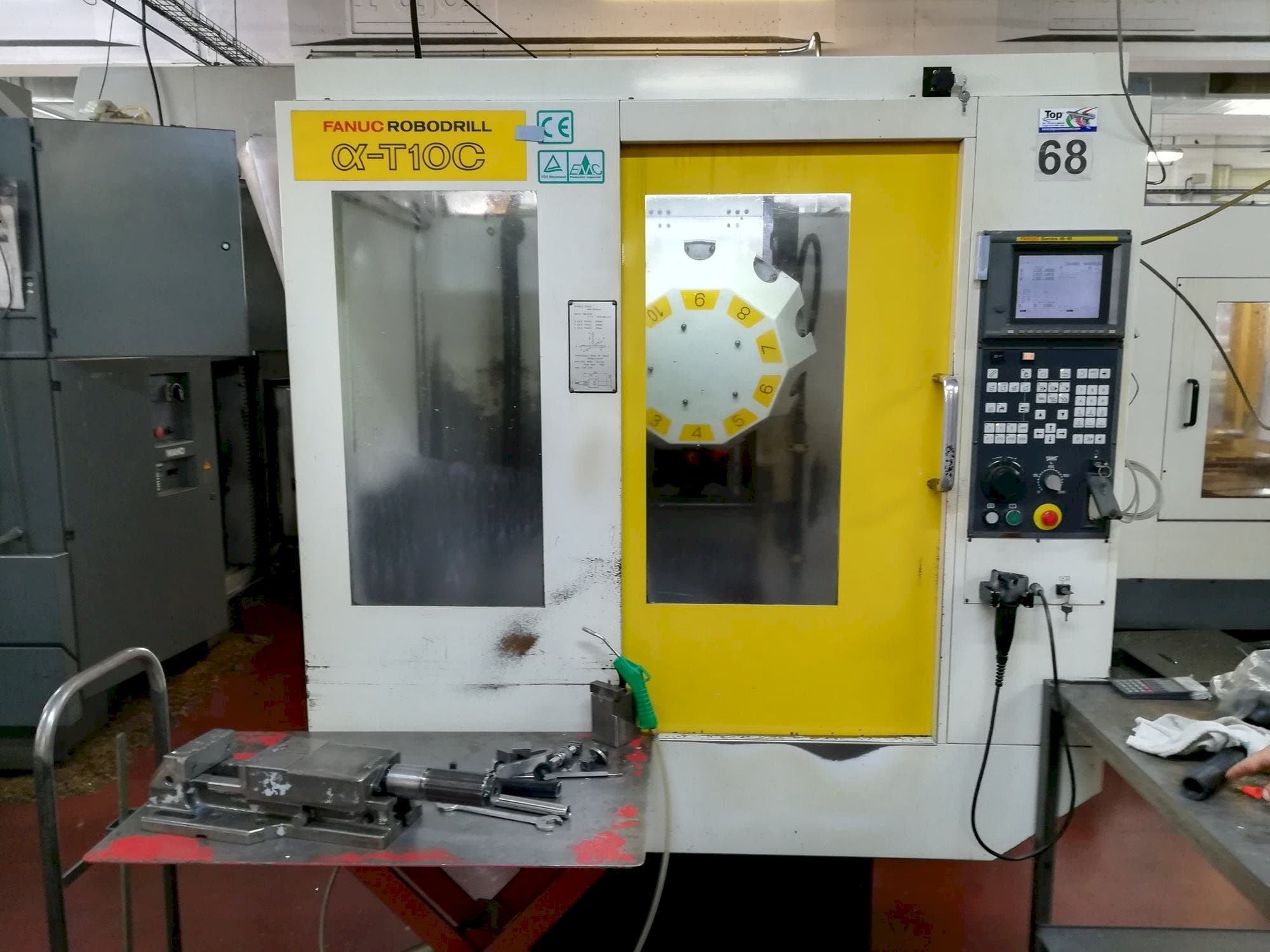 Vista Frontal  da FANUC Robodrill alpha-T 10 C  máquina
