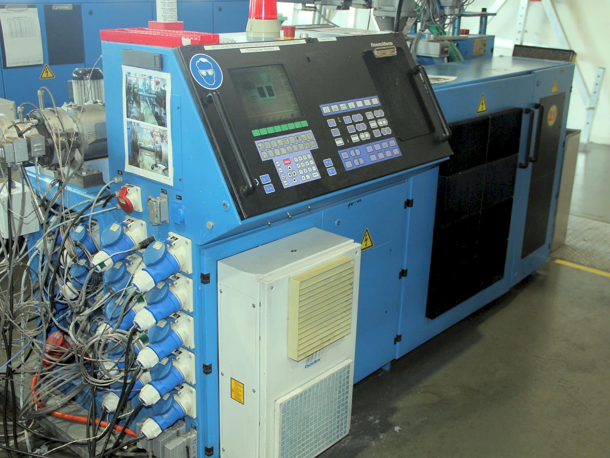 Vista Frontal  da Krauss Maffei KME 1-75-30 B  máquina