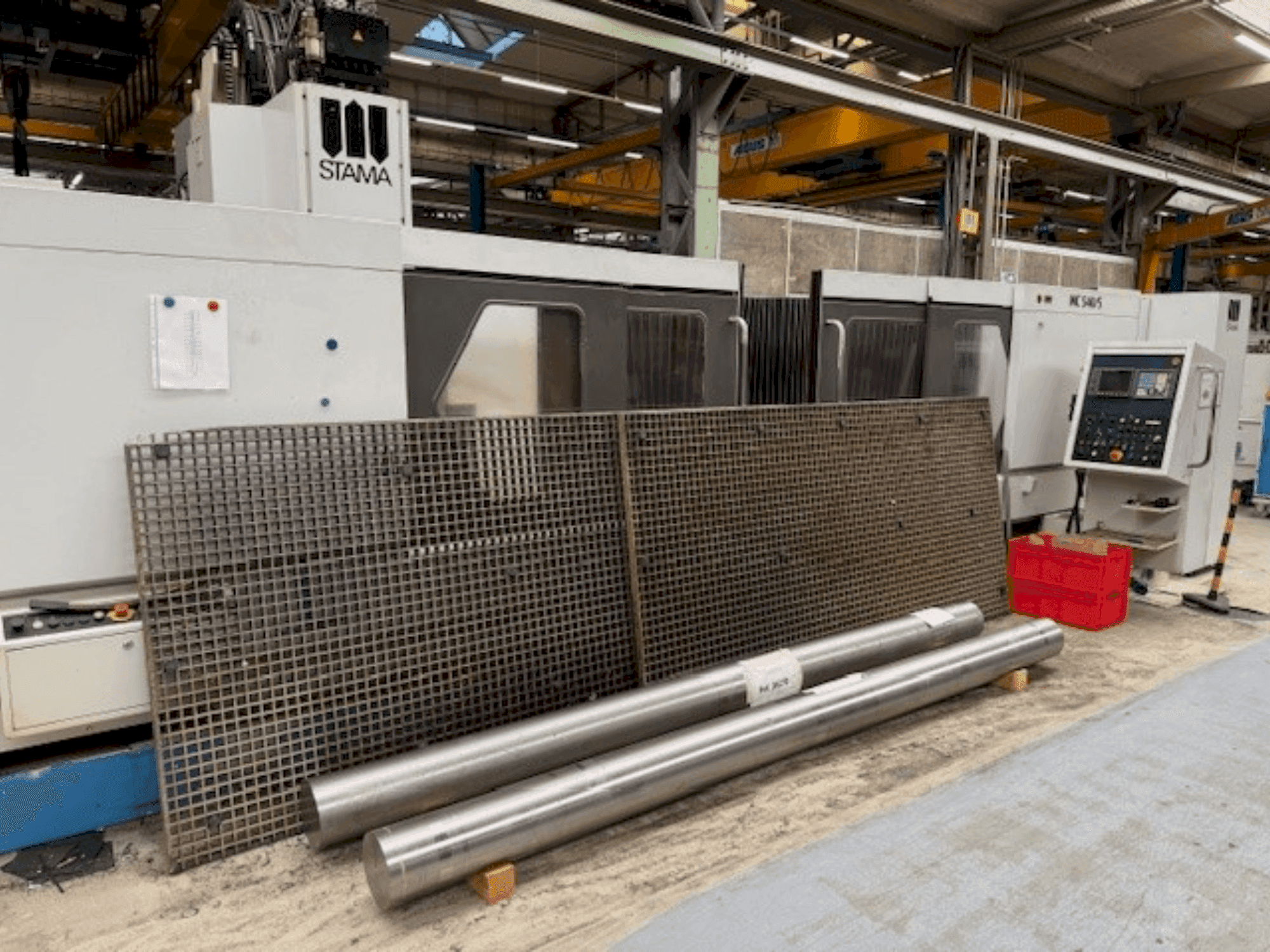 Vista Frontal  da STAMA MC 540  máquina