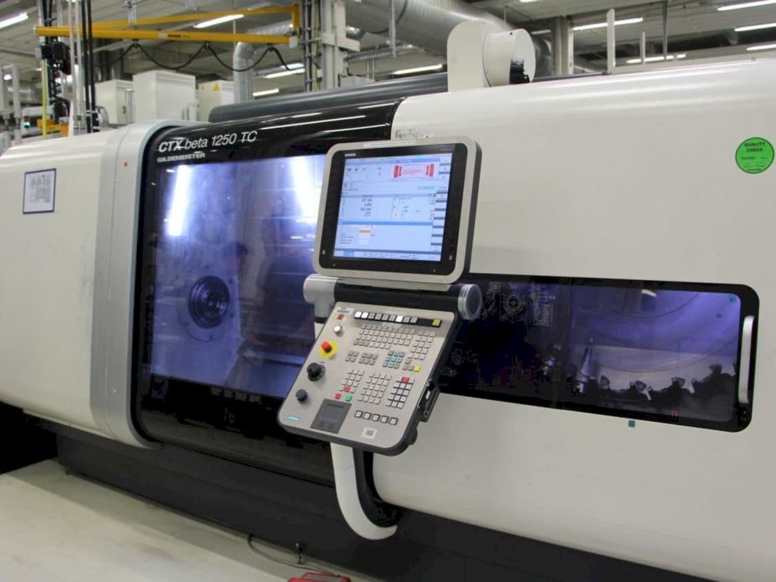 Vista Frontal  da DMG MORI GILDEMEISTER CTX Beta 1250 TC  máquina