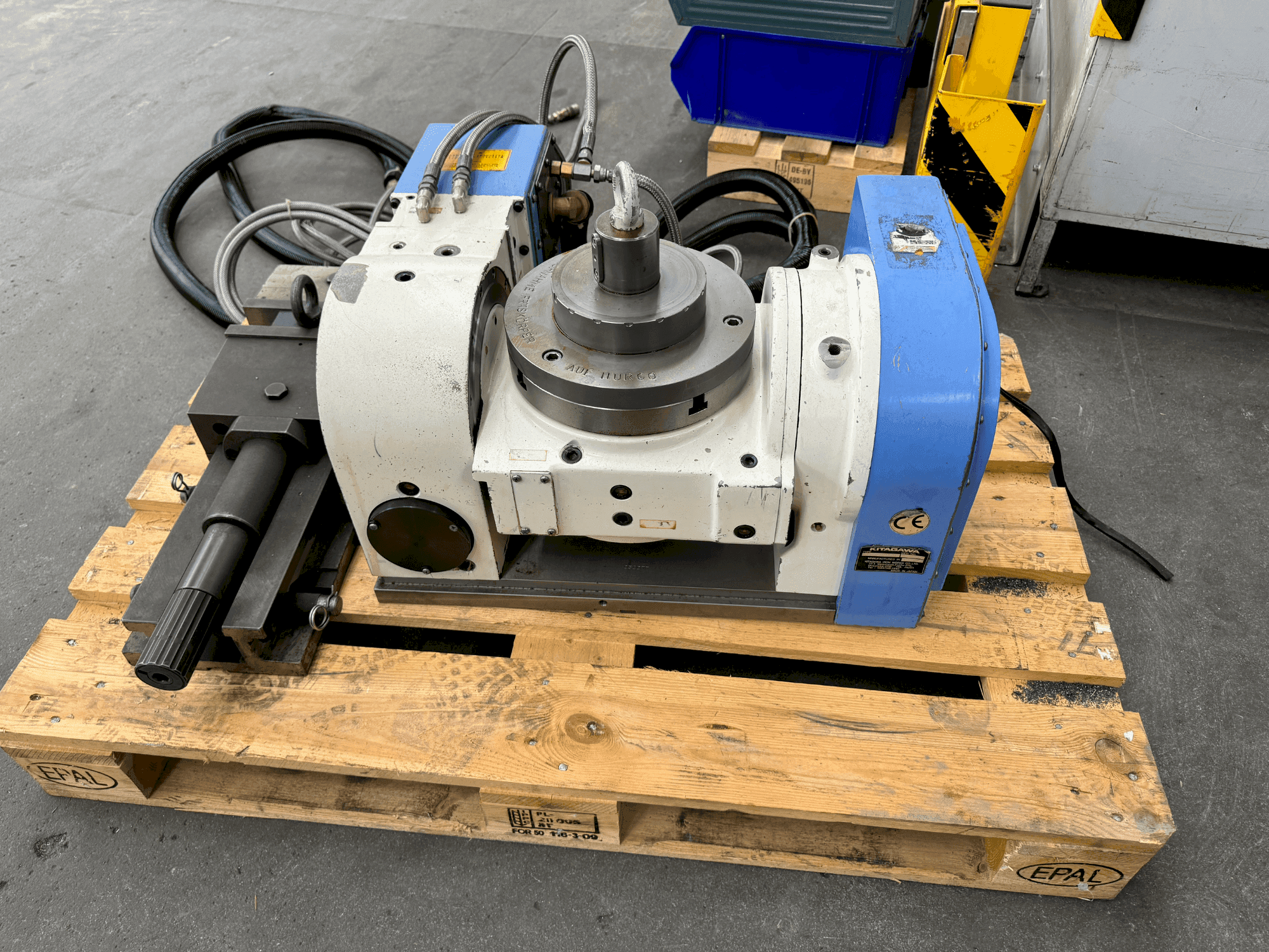 Vista Frontal  da KITAGAWA TT251 HYY01 - NC ROTARY TABLE (2005)  máquina