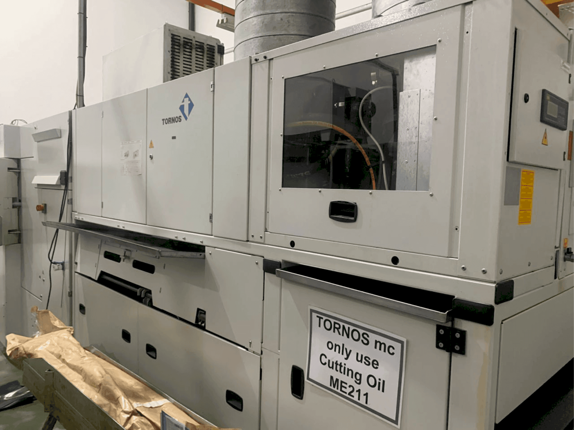 Vista Frontal  da TORNOS MultiSWiss 6x14  máquina