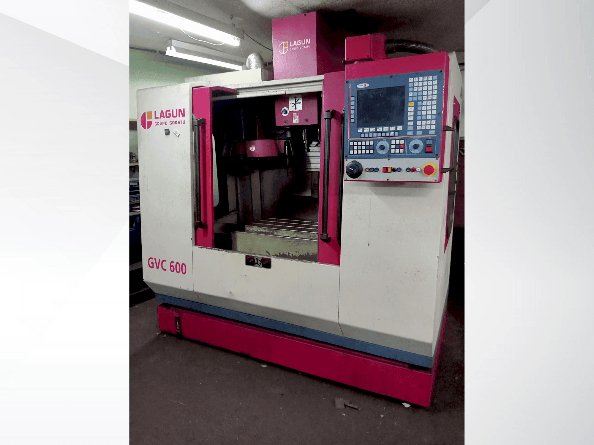 Vista Frontal  da LAGUN GVC 600  máquina