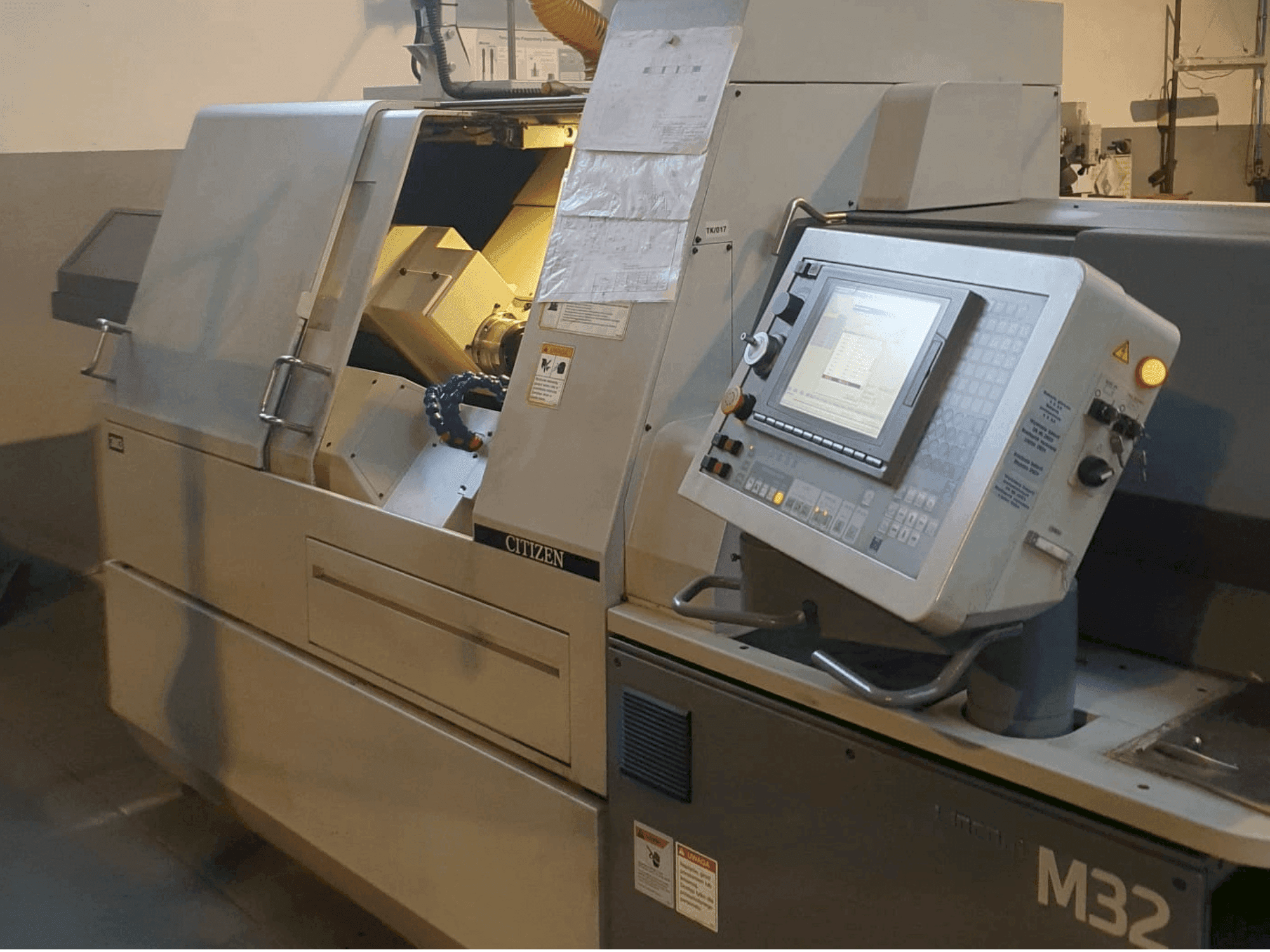 Vista Frontal  da Citizen M32 III  máquina