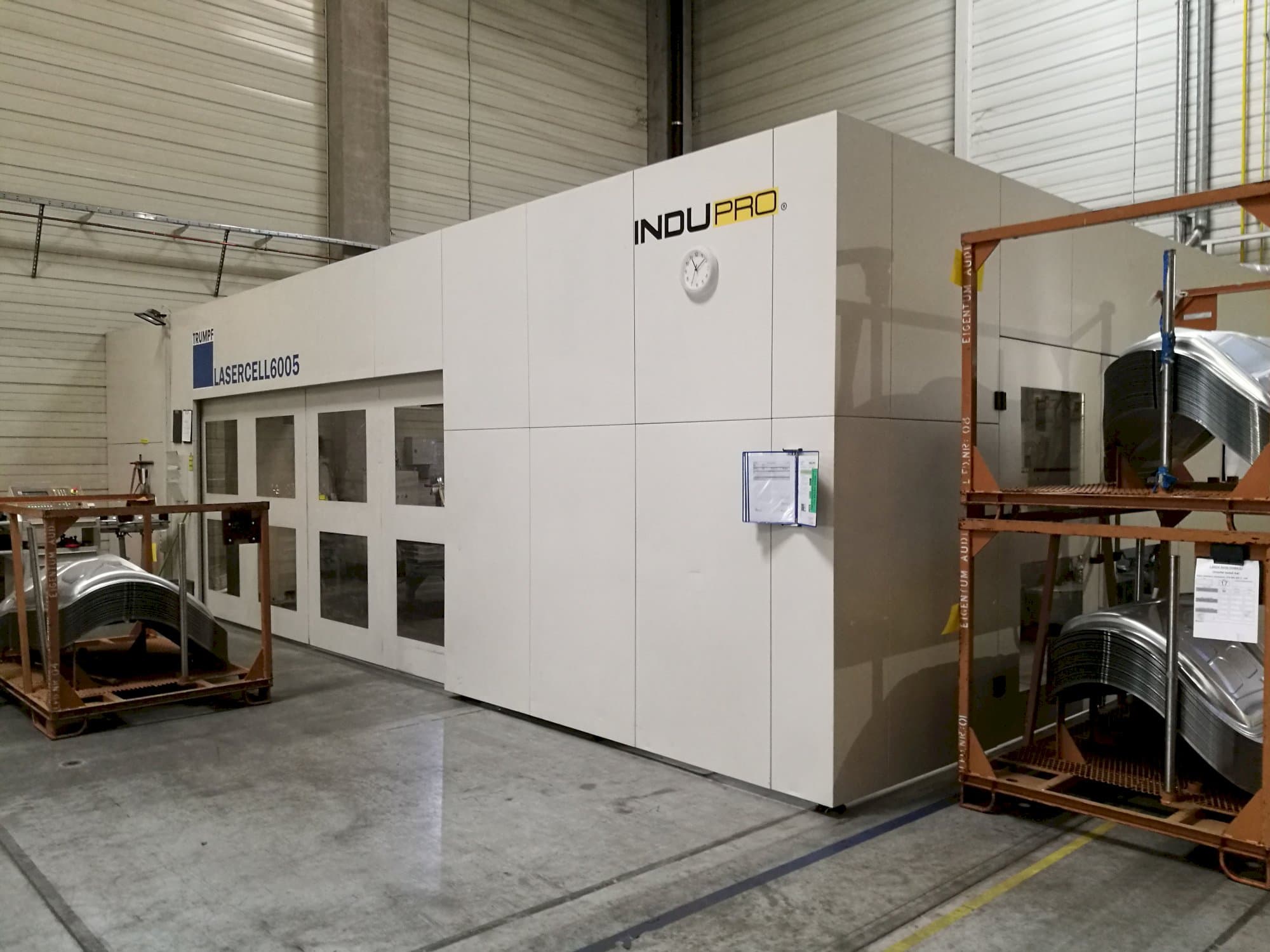 Vista Direita  da Trumpf Lasercell 6005  máquina