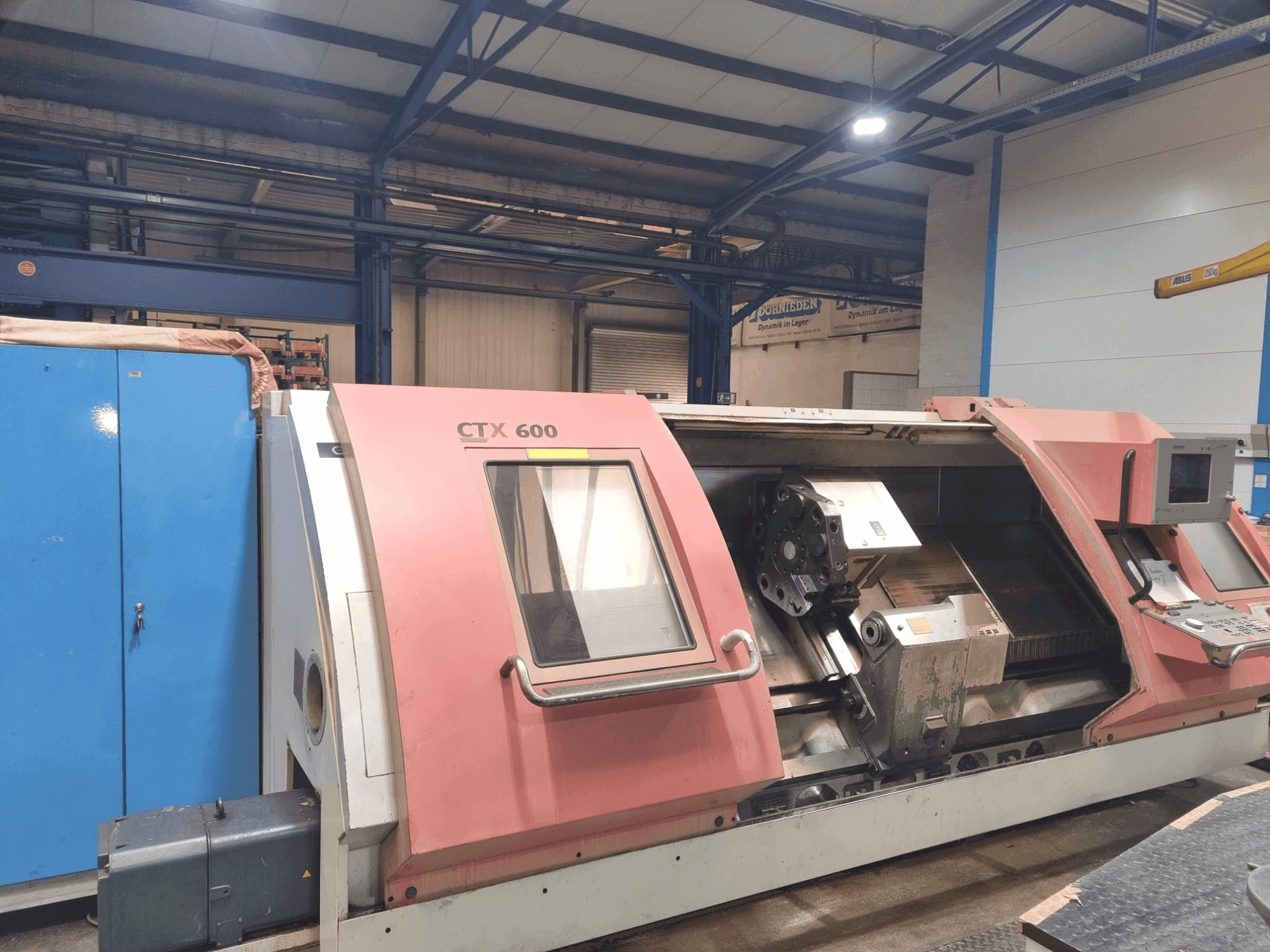 Vista Frontal  da Gildemeister CTX 600  máquina