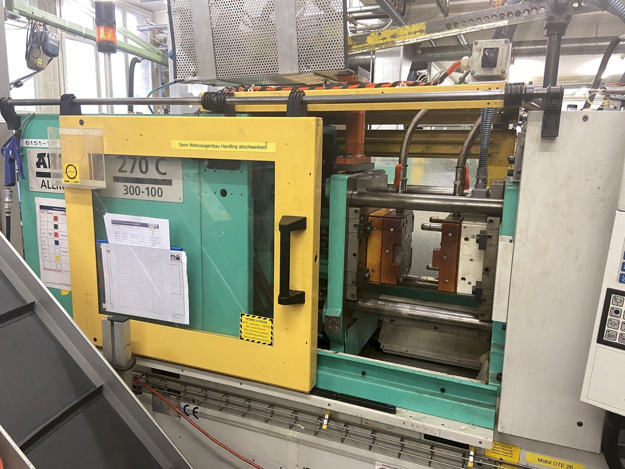 Vista Frontal  da Arburg 270 C 300-100  máquina