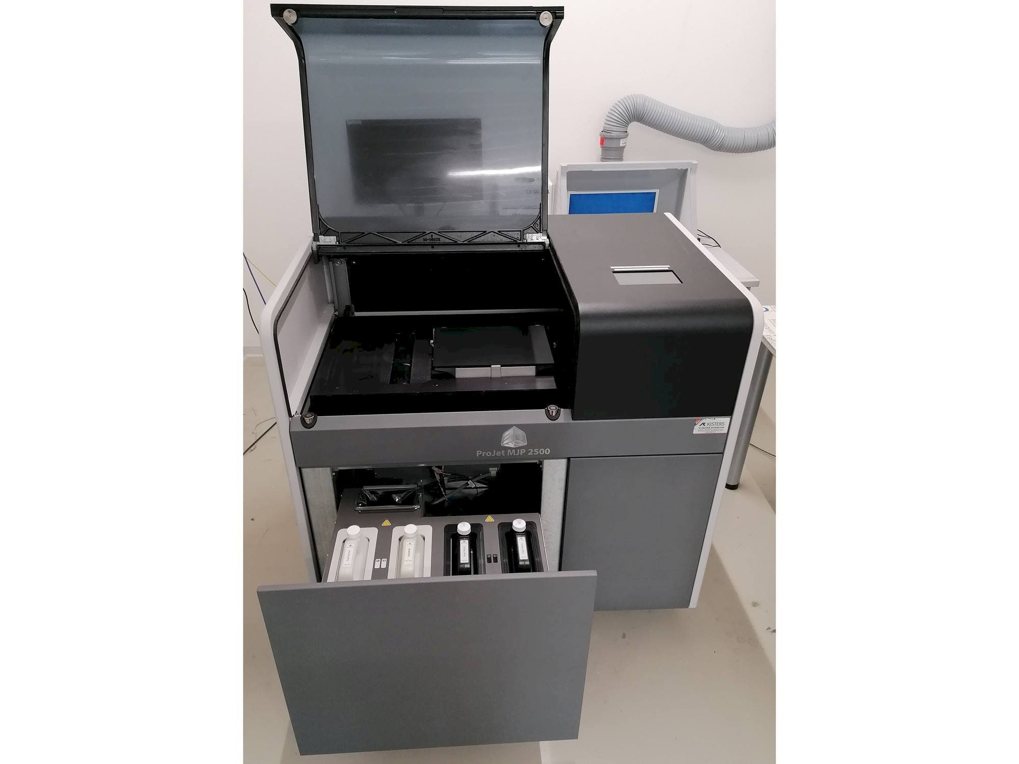 Vista Frontal  da 3DSYSTEMS ProJet MJP 2500Plus  máquina