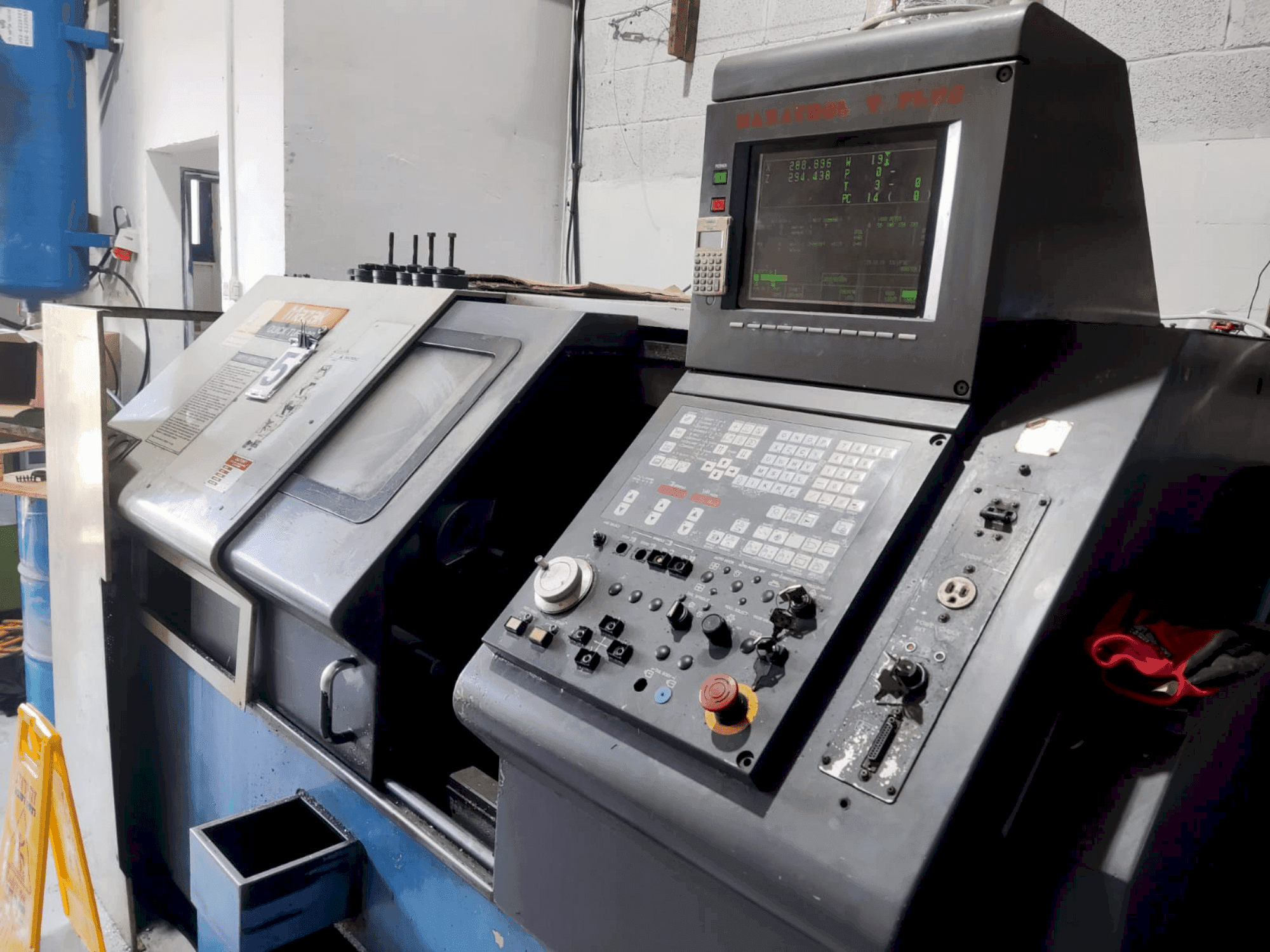 Vista Frontal  da Mazak Quick Turn 20 (1996)  máquina