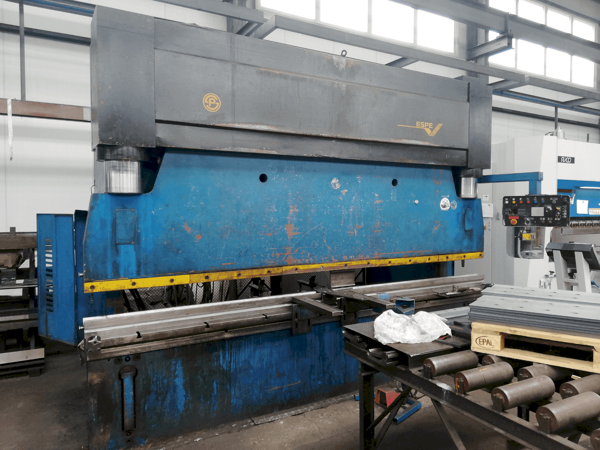 Vista Frontal  da ESPE CTO 250/4000N  máquina