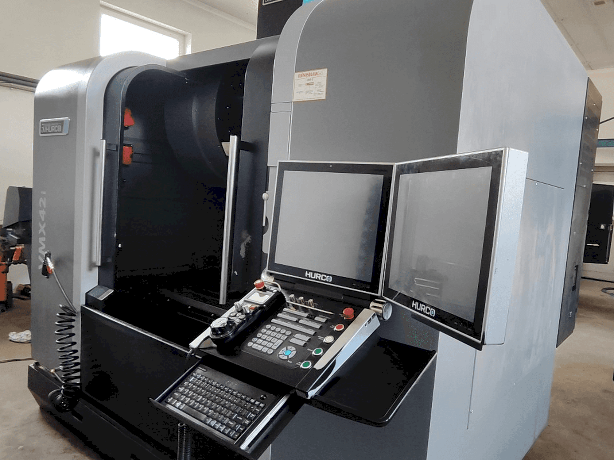 Vista Frontal  da Hurco VMX 42i (2018)  máquina