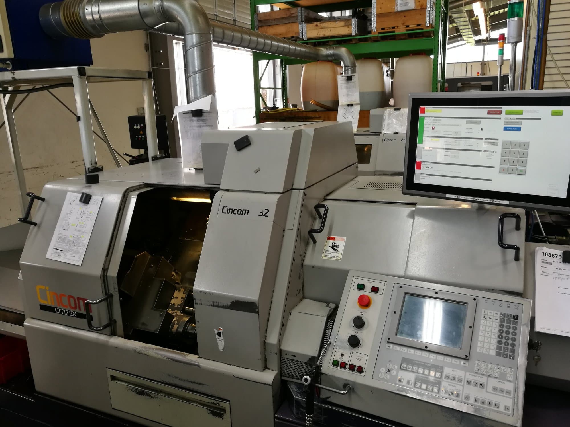 Vista Frontal  da CITIZEN CINCOM L32  máquina