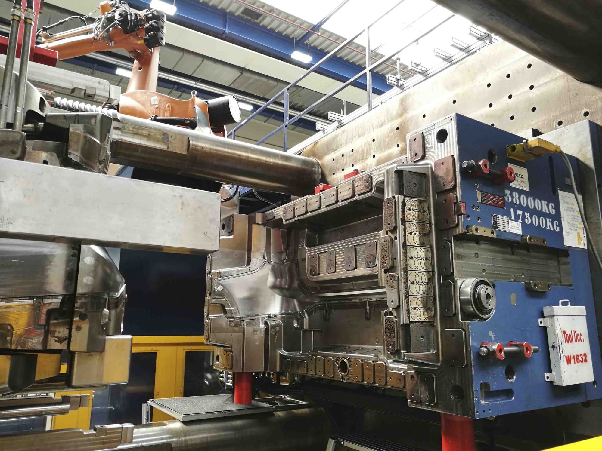 Vista Frontal  da Husky E 3650 RS 170/155  máquina