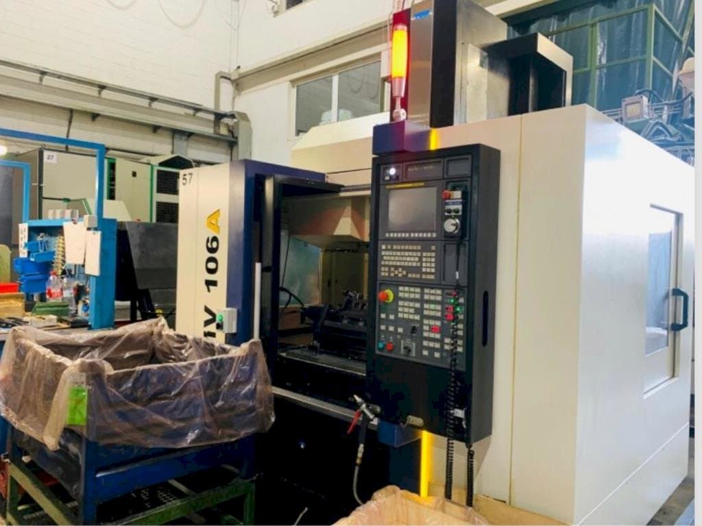 Vista Frontal  da YCM NMV106A  máquina