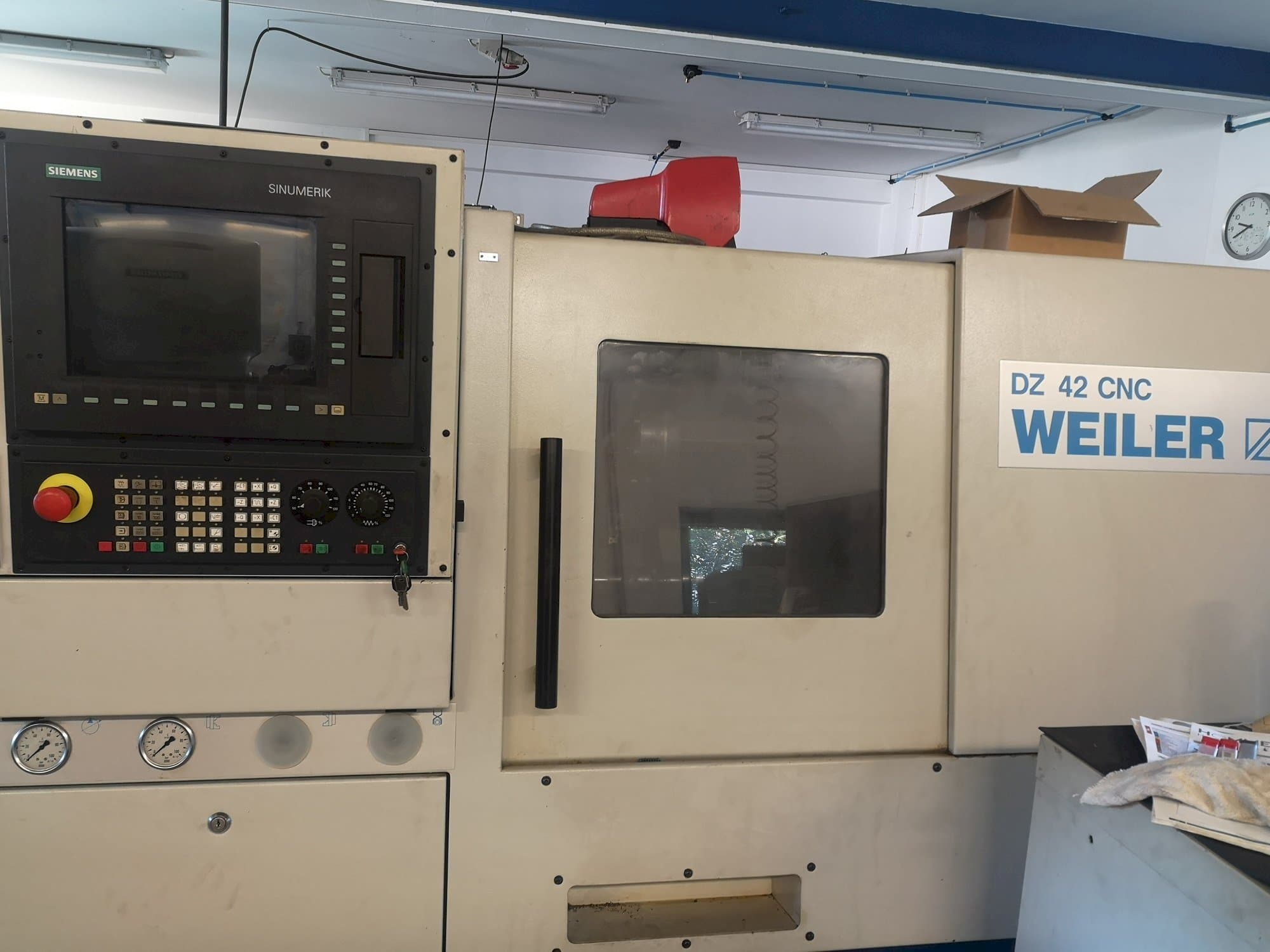 Vista Frontal  da Weiler DZ 42  máquina