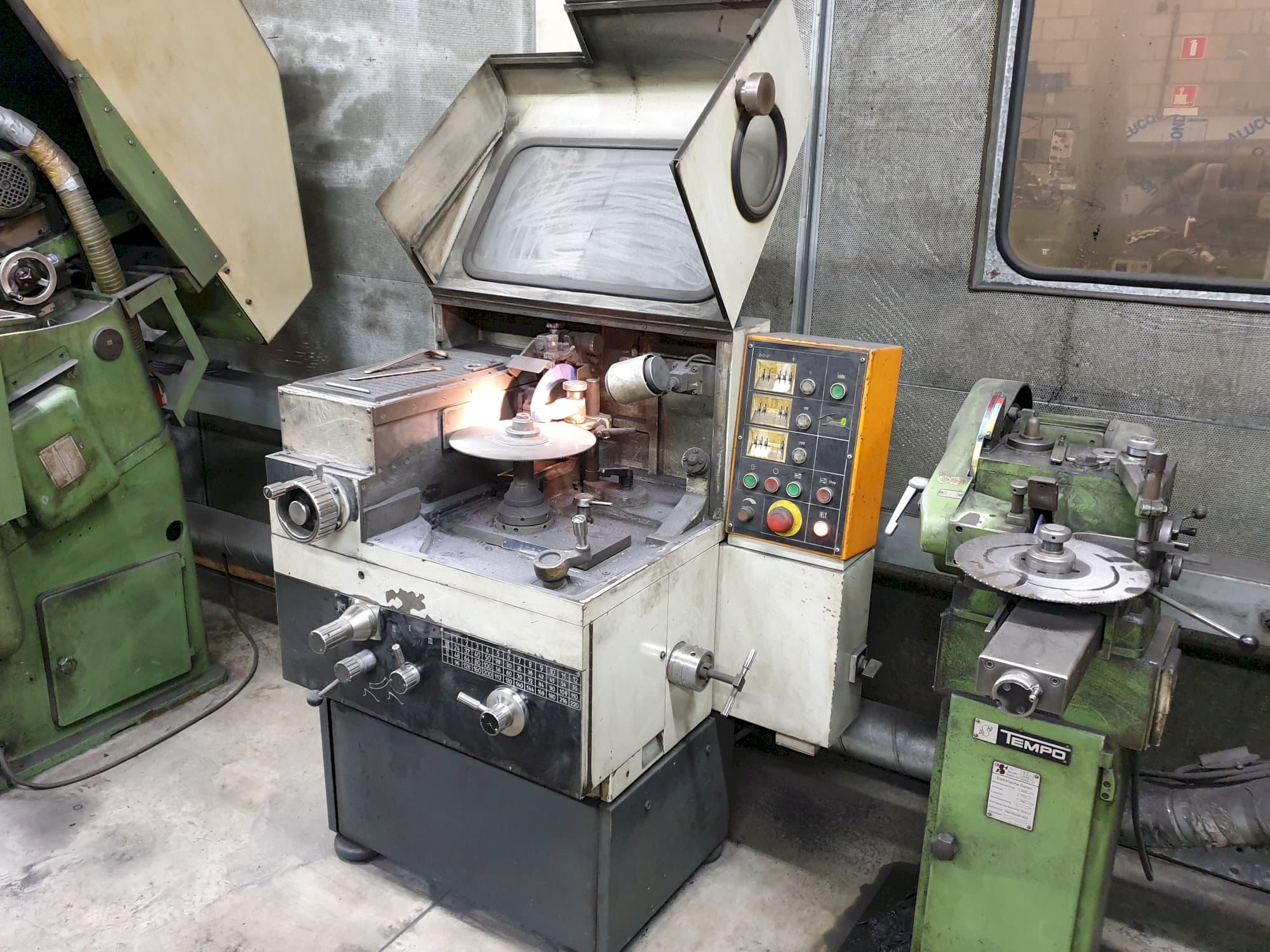 Vista Direita  da Loroch K400  máquina