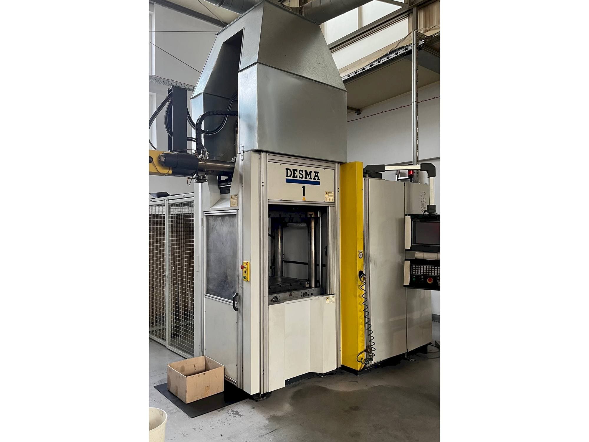 Vista Frontal  da Kloeckner Desma 968.250 ZO  máquina