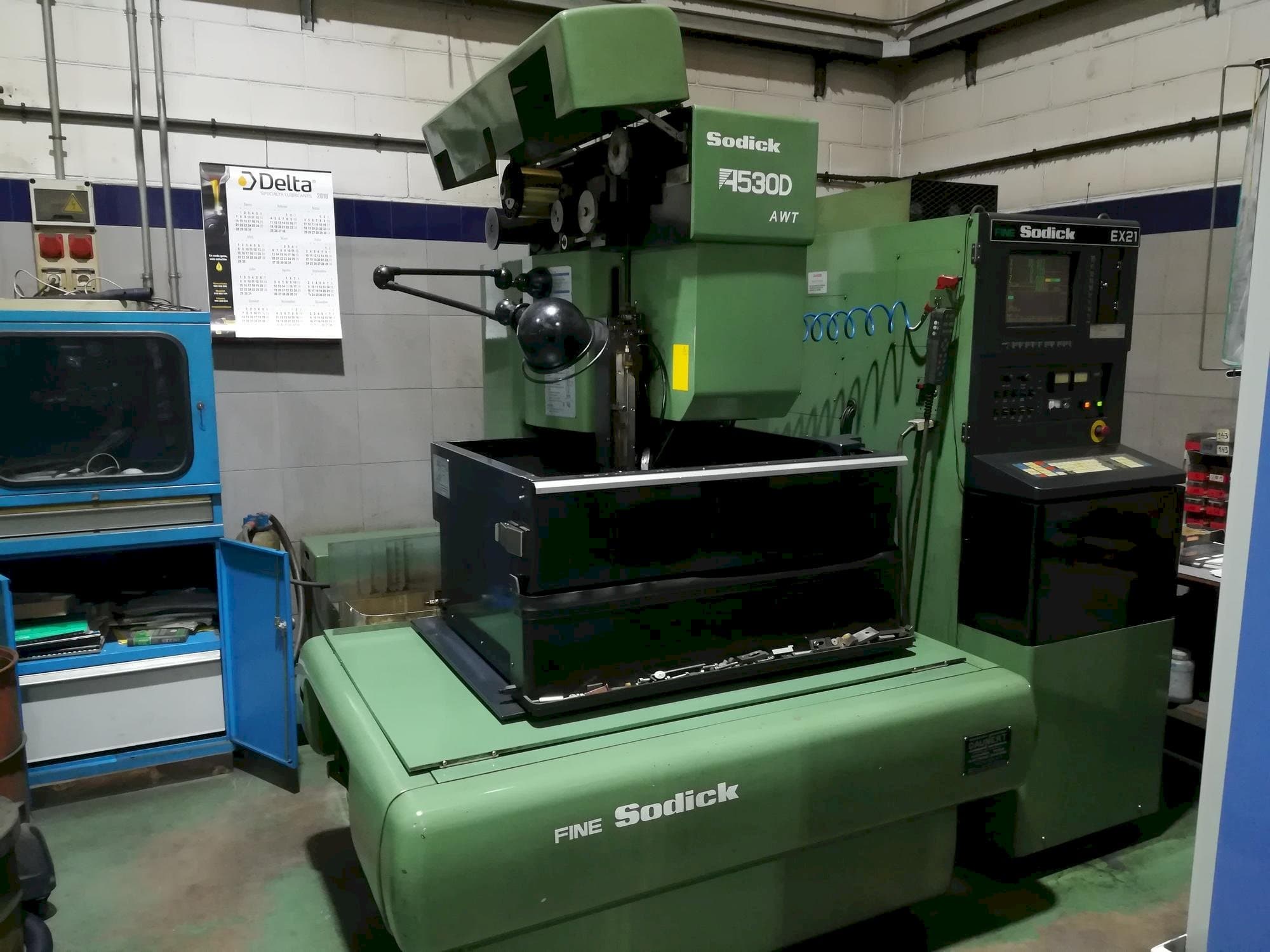 Vista Frontal  da Sodick A-530D  máquina