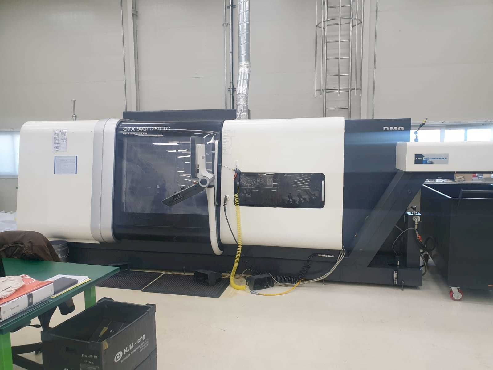 Vista Frontal  da DMG MORI Gildemeister CTX Beta 1250 TC  máquina