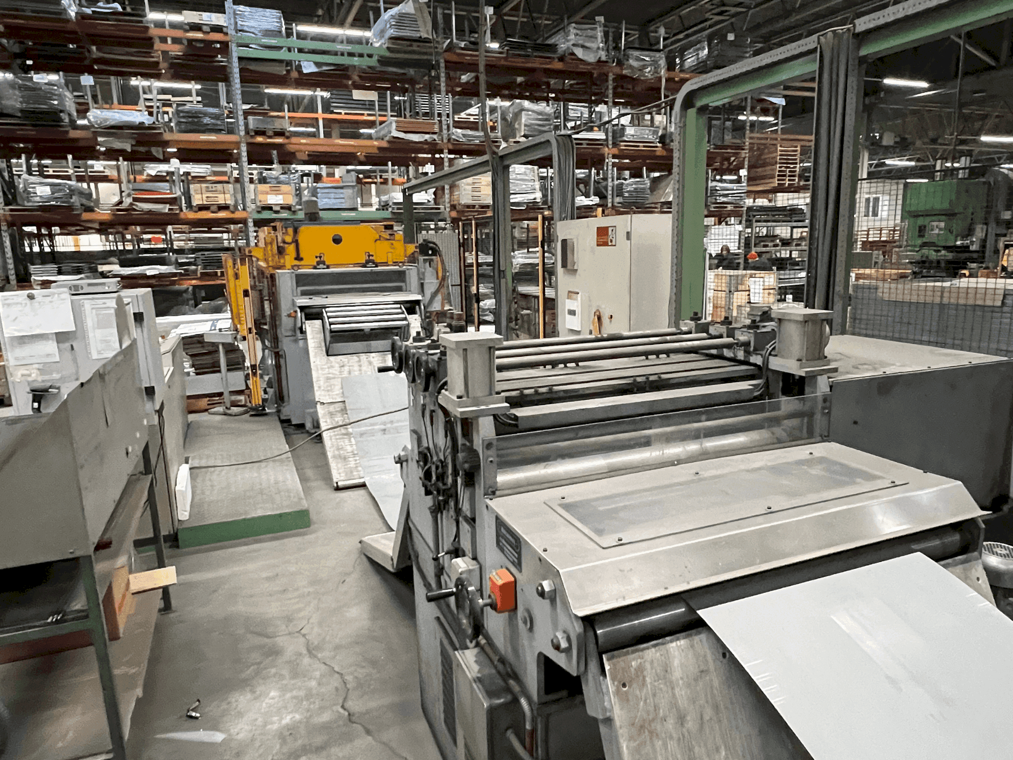 Vista Frontal  da MECASTEEL Coil Press Feeding Line  máquina