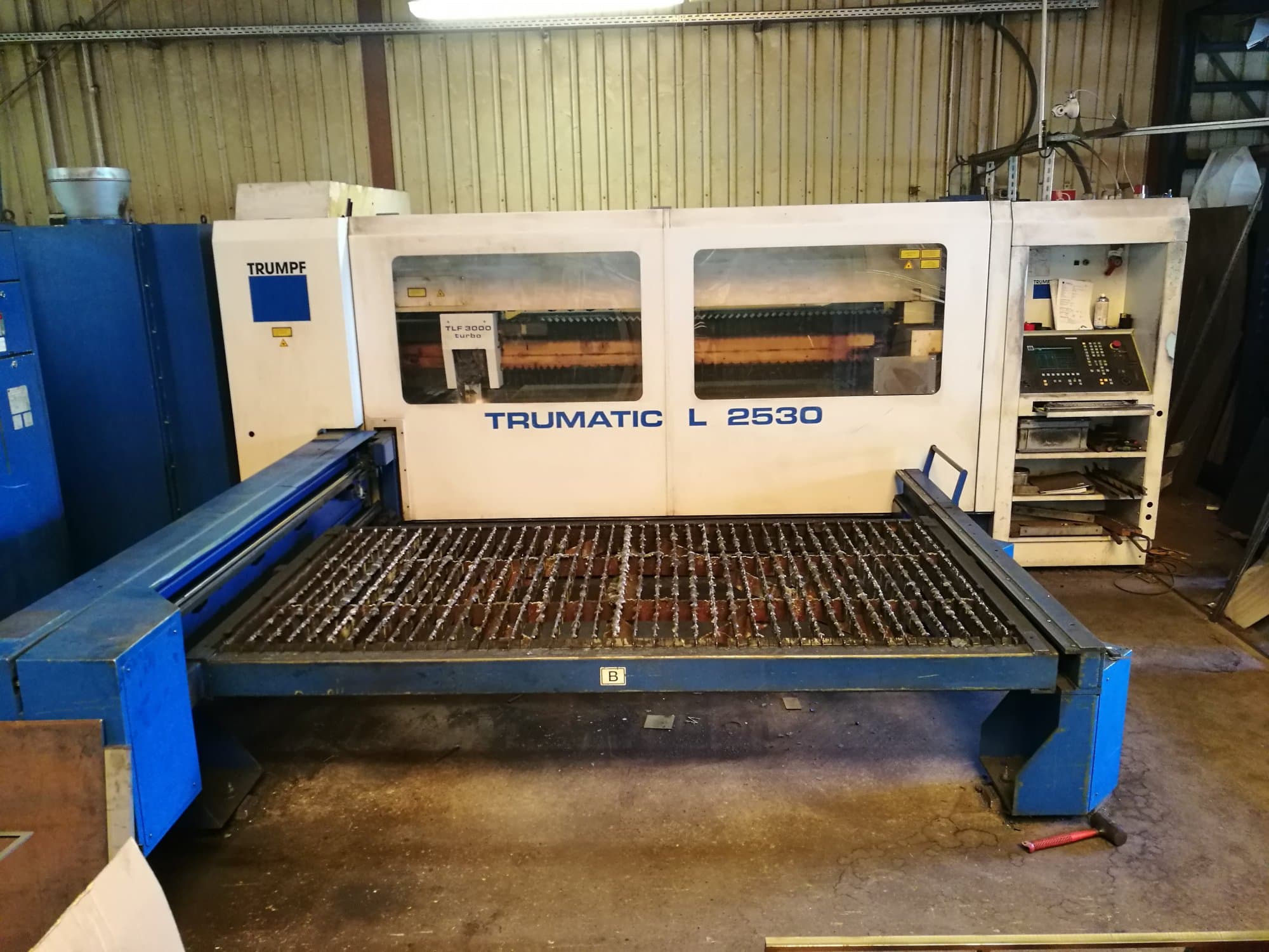Vista Frontal  da Trumpf Trumatic L2530  máquina