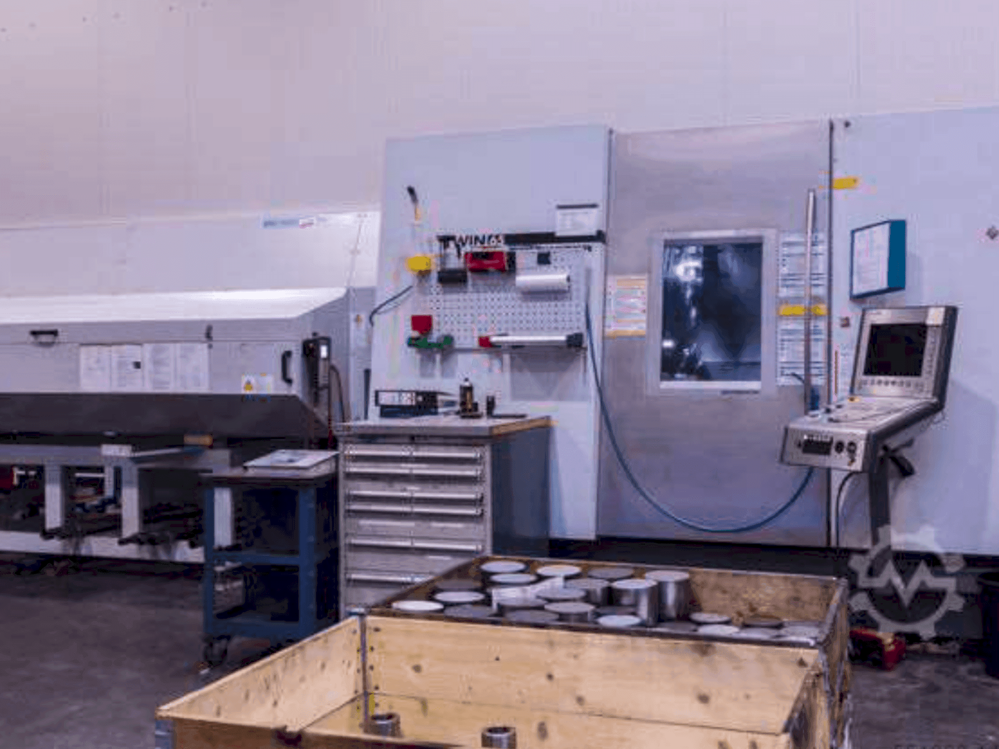 Vista Frontal  da DMG Gildemeister Twin 65 (2004)  máquina