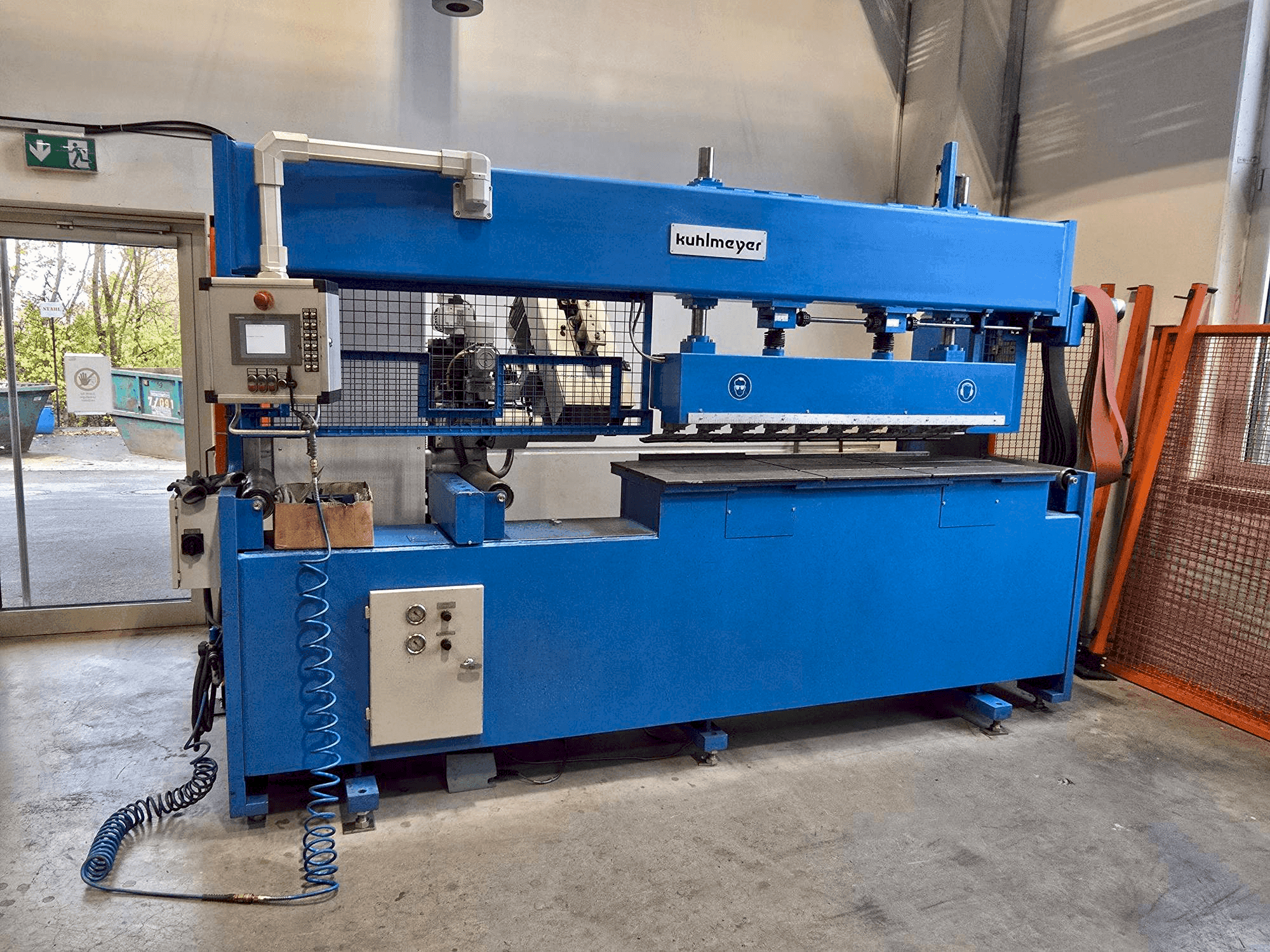 Vista Frontal  da KUHLMEYER Fasen Fix 4.1-1500  máquina