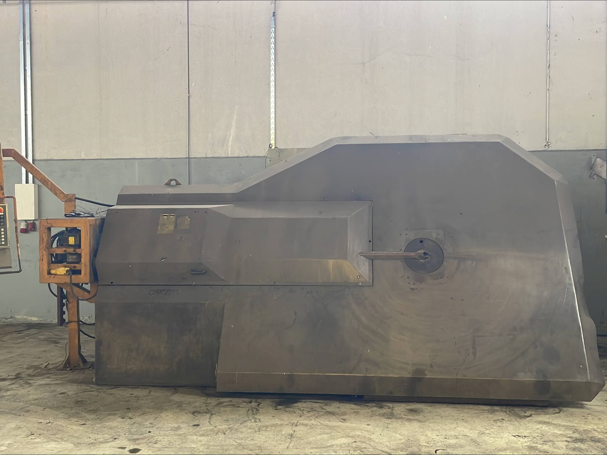 Vista Frontal  da OSCAM MULTIBEND 16  máquina