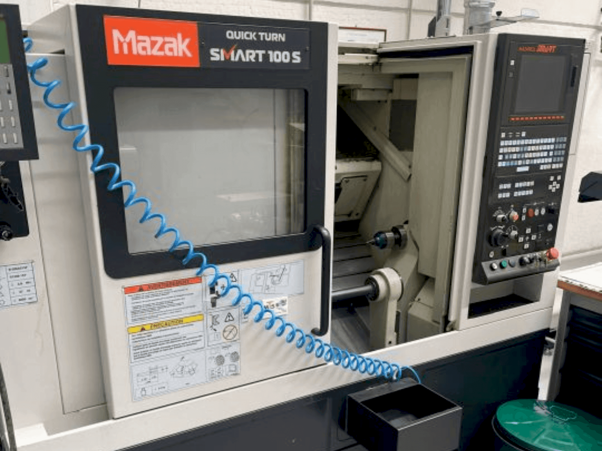 Vista Frontal  da Mazak QT SMART-100  máquina
