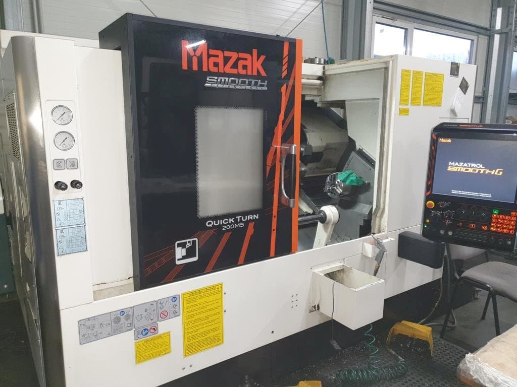 Vista Frontal  da Mazak Quick Turn 200MS  máquina