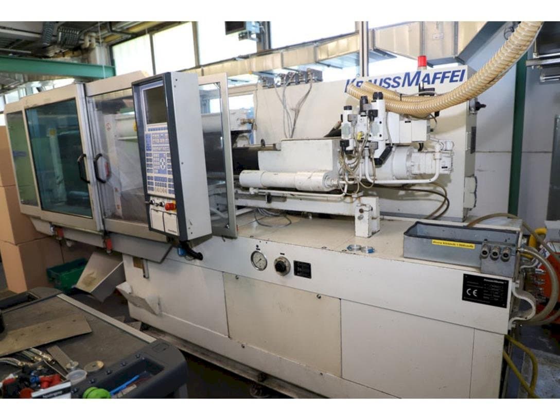 Vista Lateral Direita  da Krauss Maffei 65-220 C1  máquina