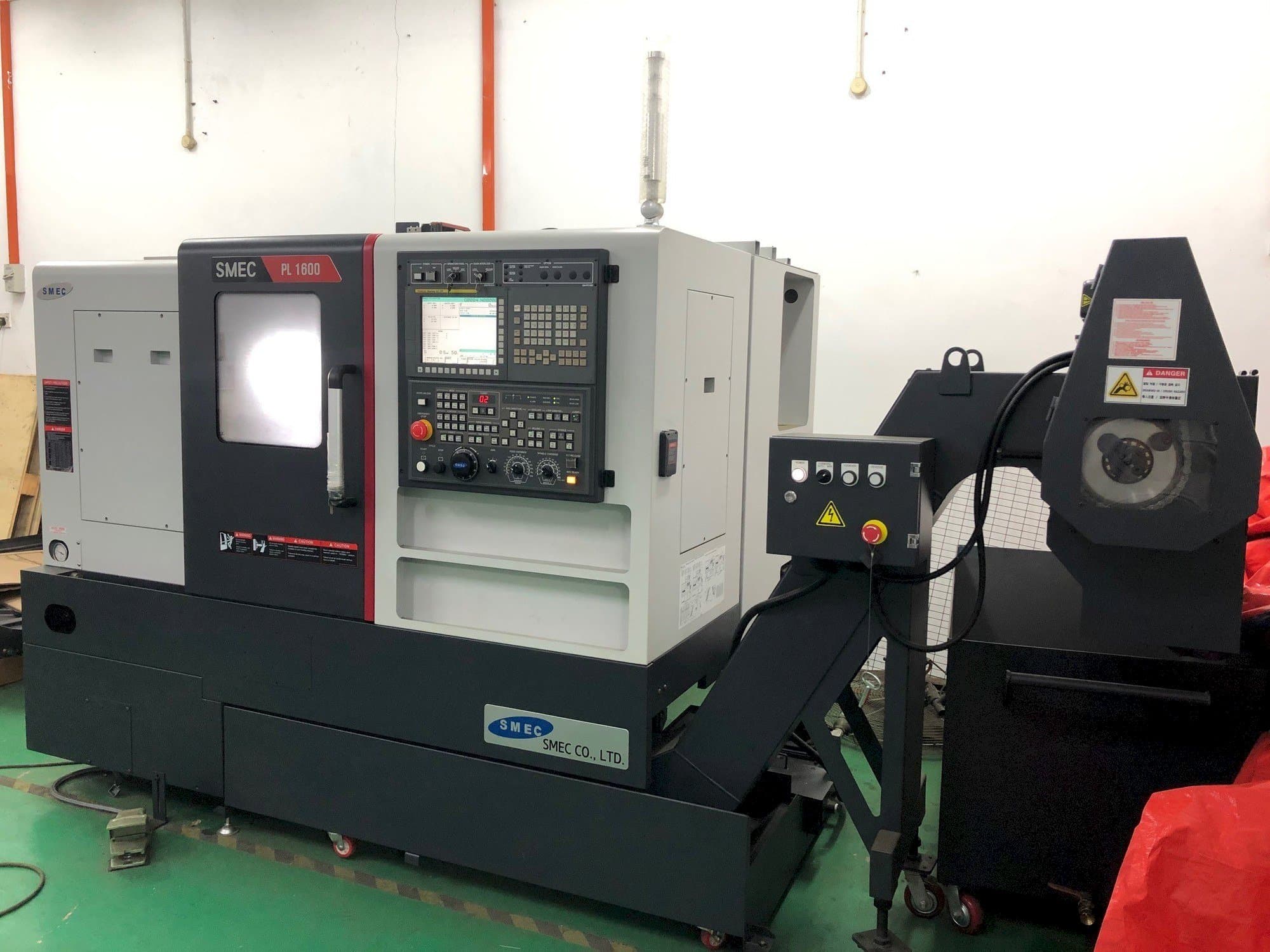 Vista Frontal  da SMEC PL1600  máquina