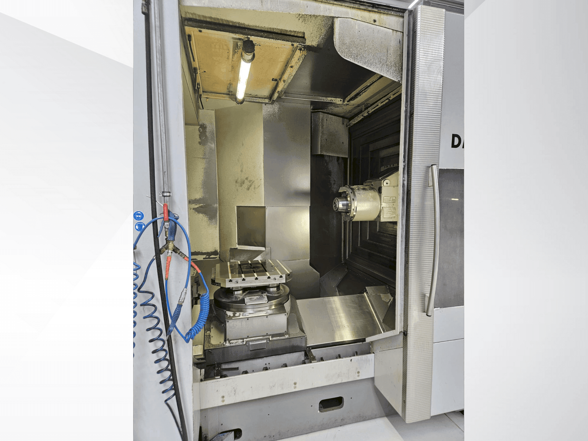 Vista Frontal  da DECKEL MAHO DMC 70H duoBlock  máquina