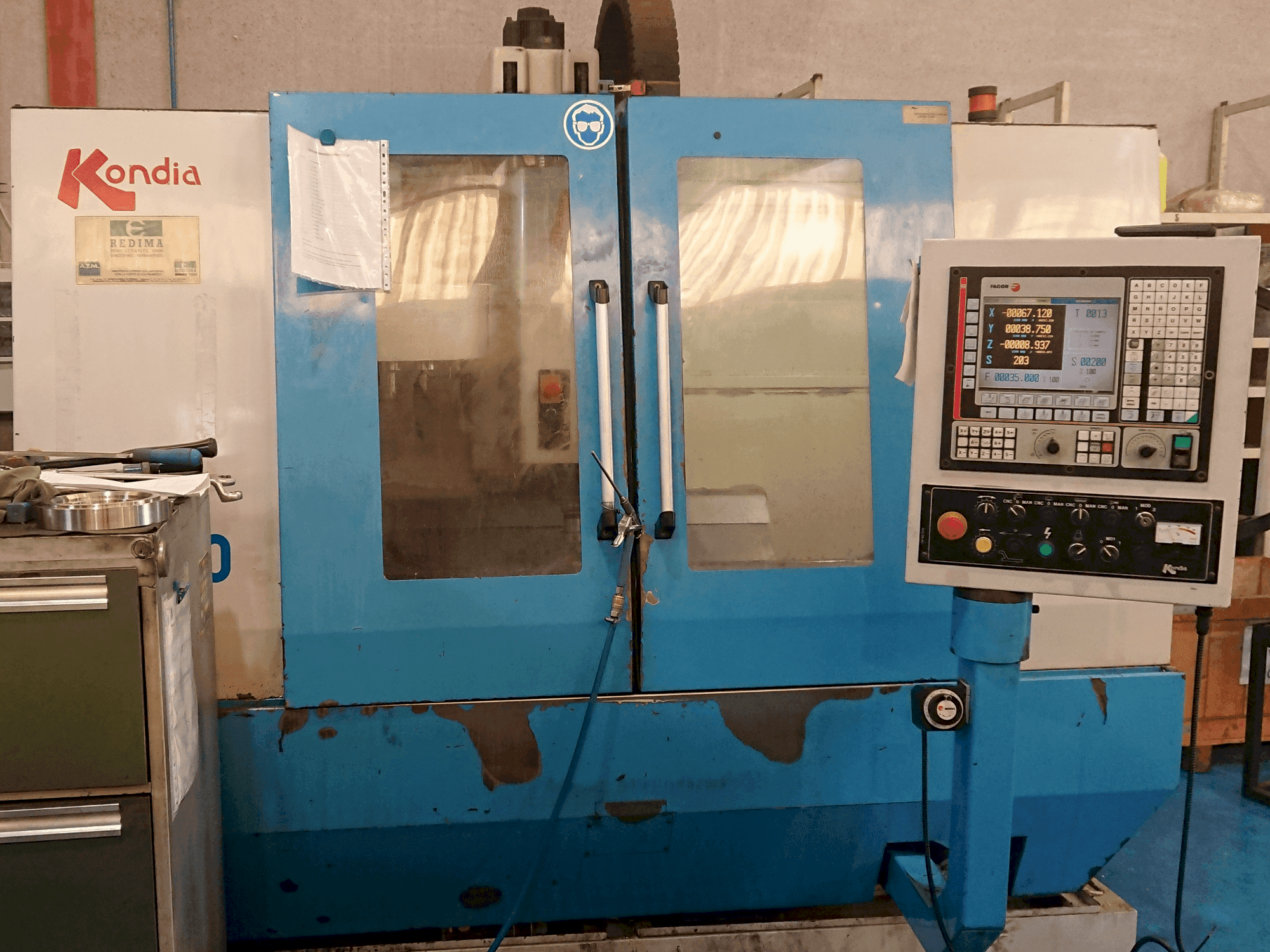 Vista Frontal  da KONDIA B-1050  máquina