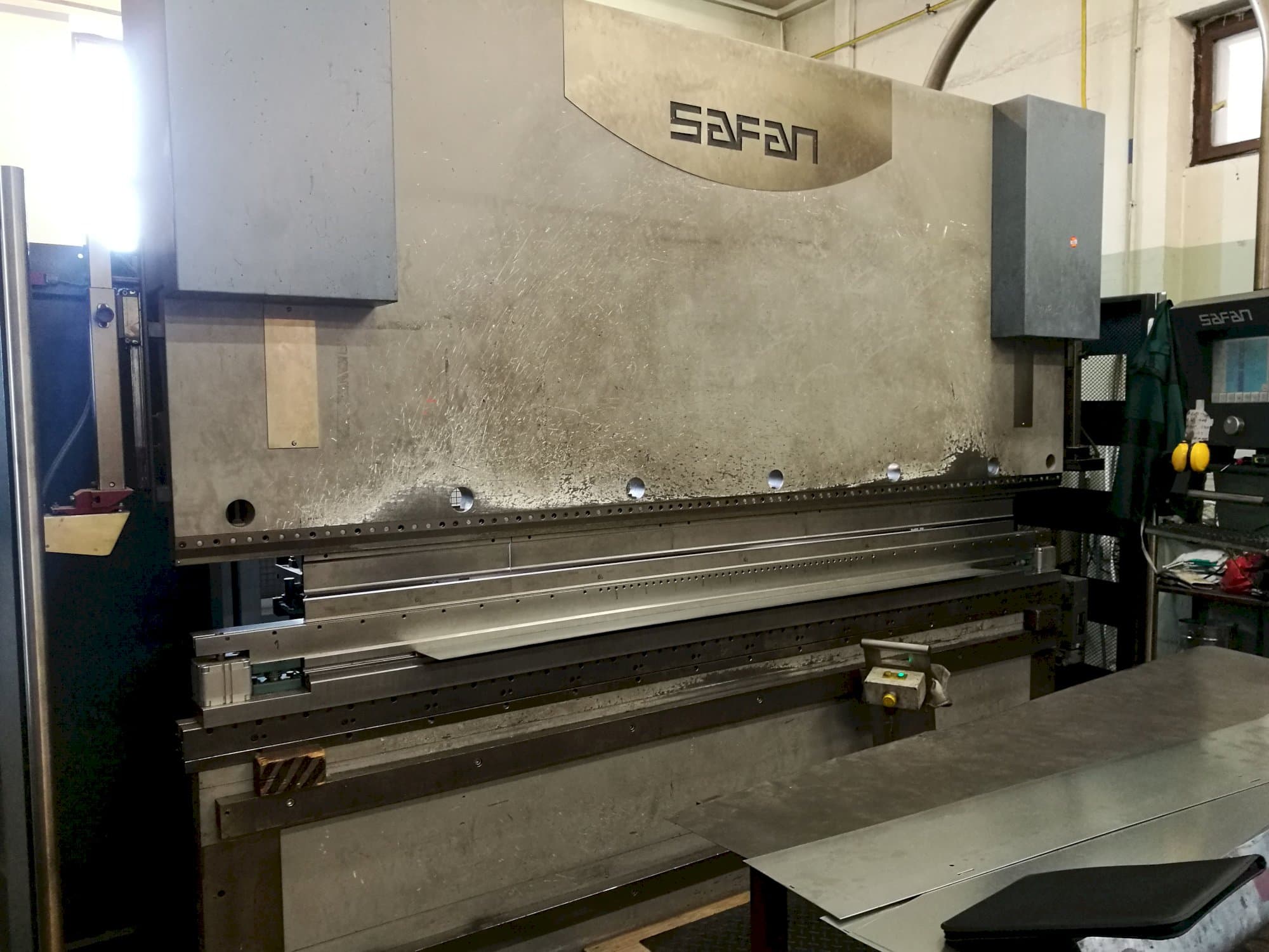 Vista Esquerda  da Safan CNCL-K 120-3100 TS1  máquina