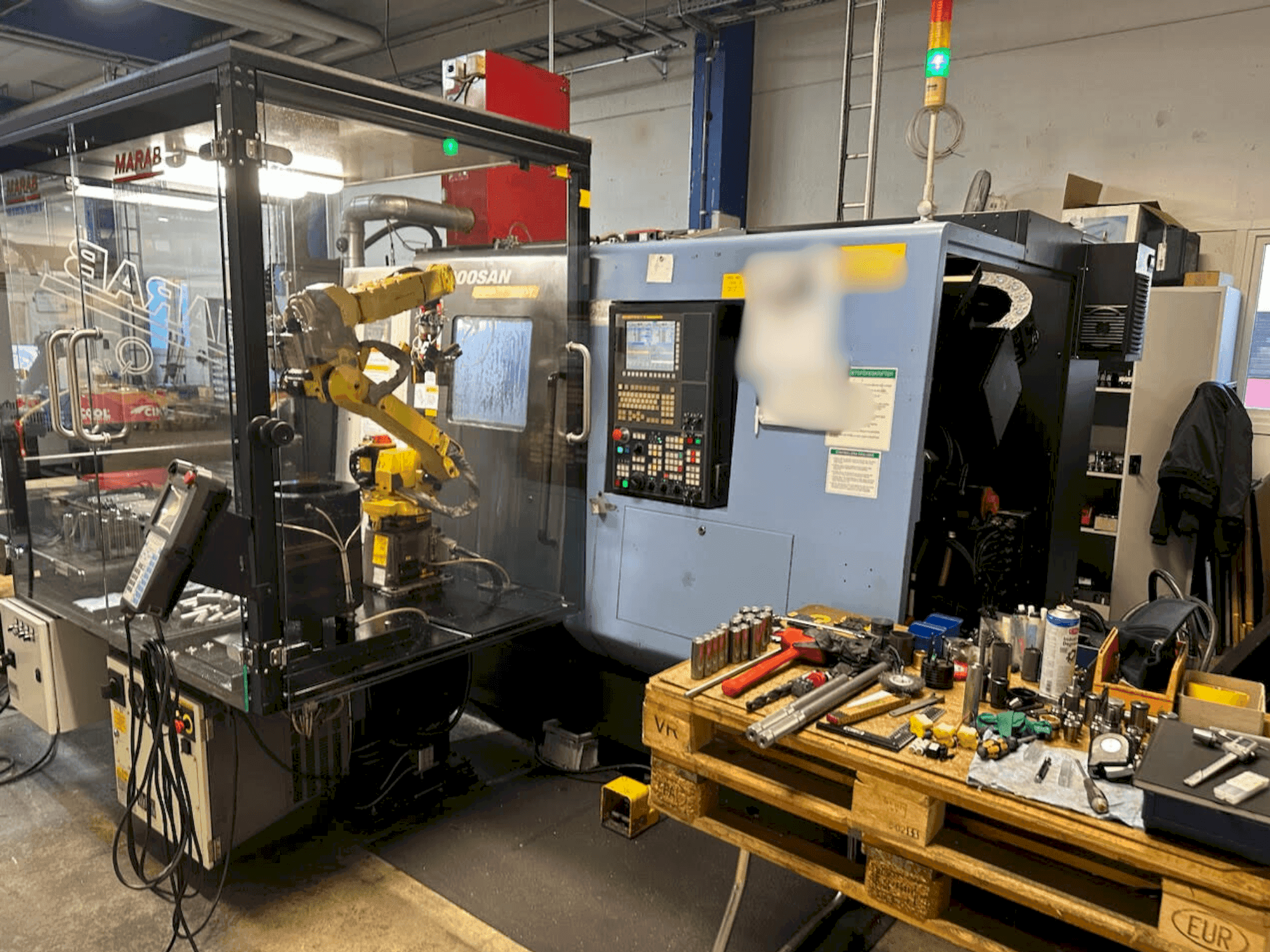 Vista Frontal  da DOOSAN PUMA TT 1800 SY  máquina