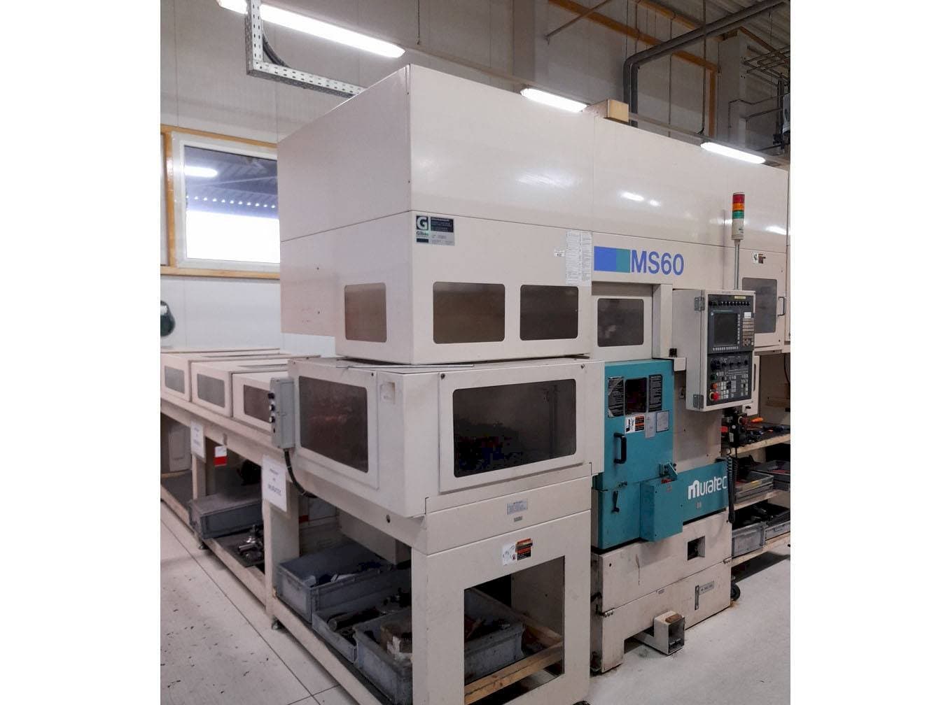 Vista Frontal  da Muratec MS60  máquina