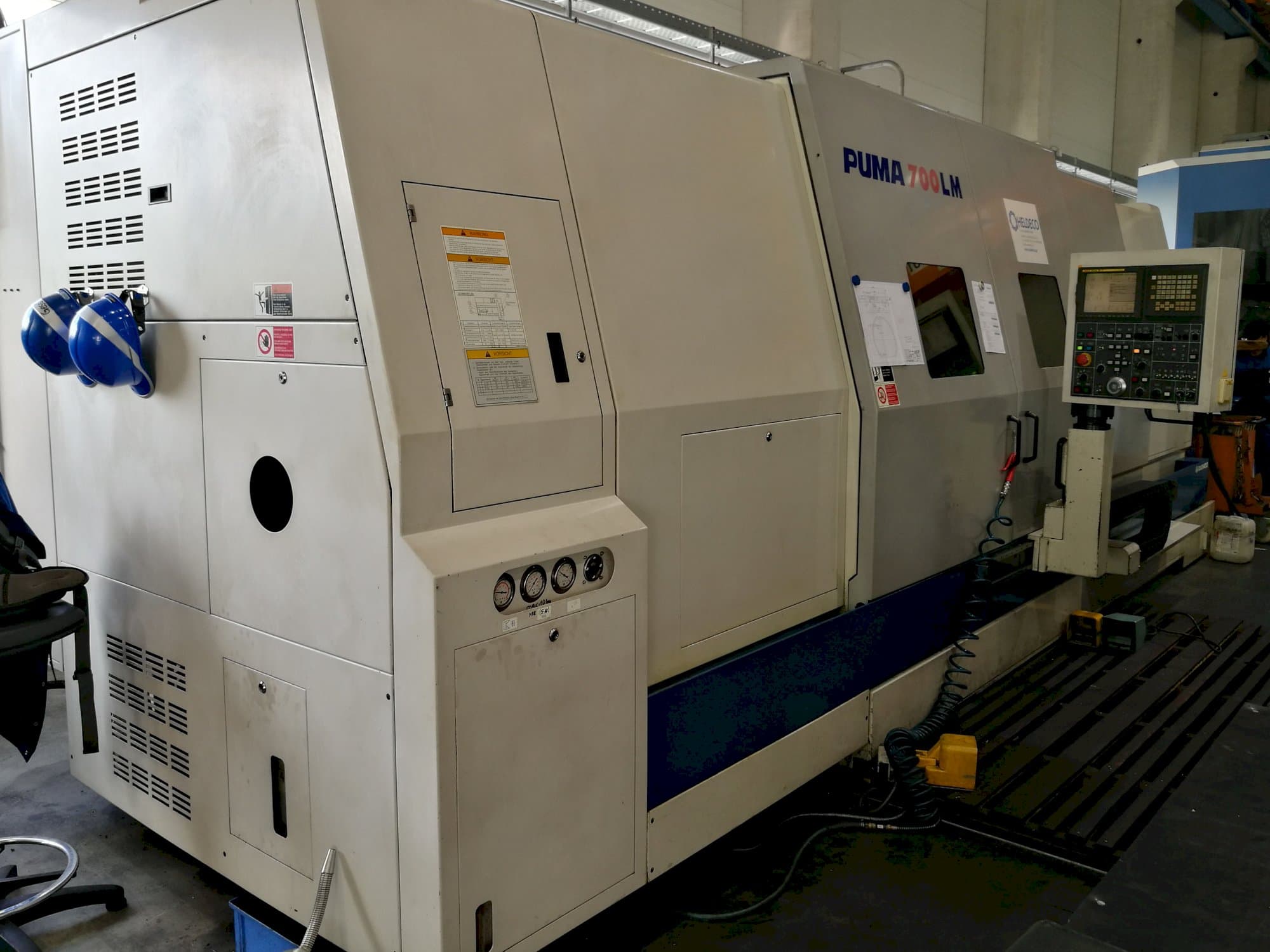 Vista Esquerda  da Doosan Puma 700 LM  máquina