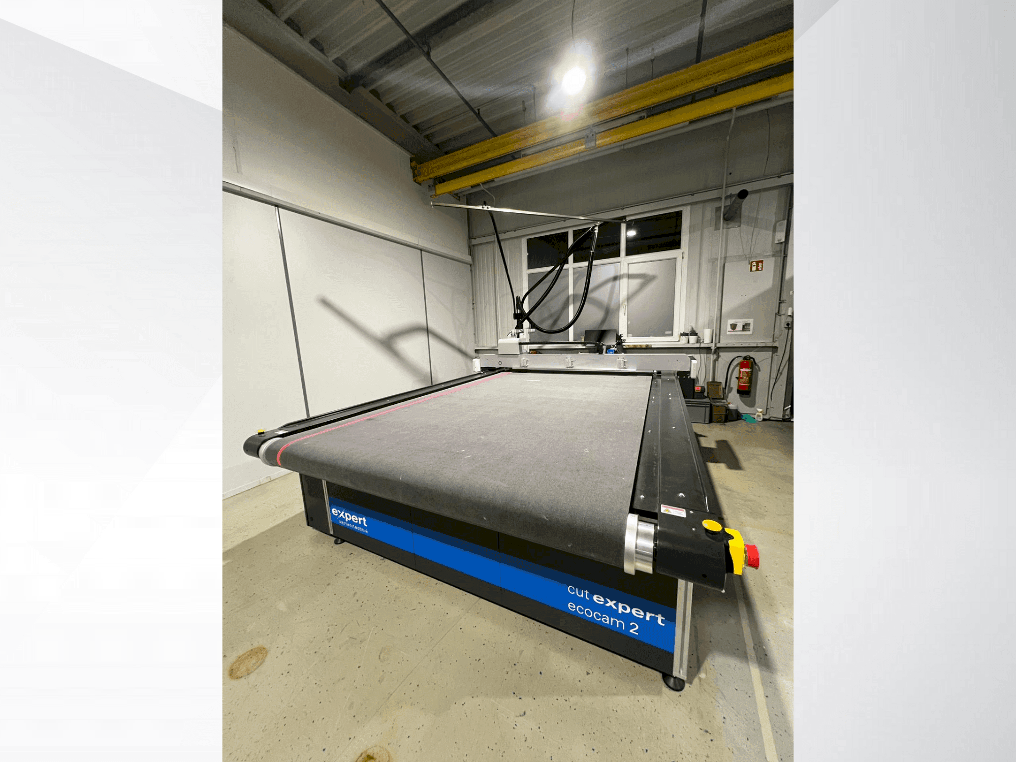 Vista Frontal  da EXPERT cut Expert ecocam 2  máquina