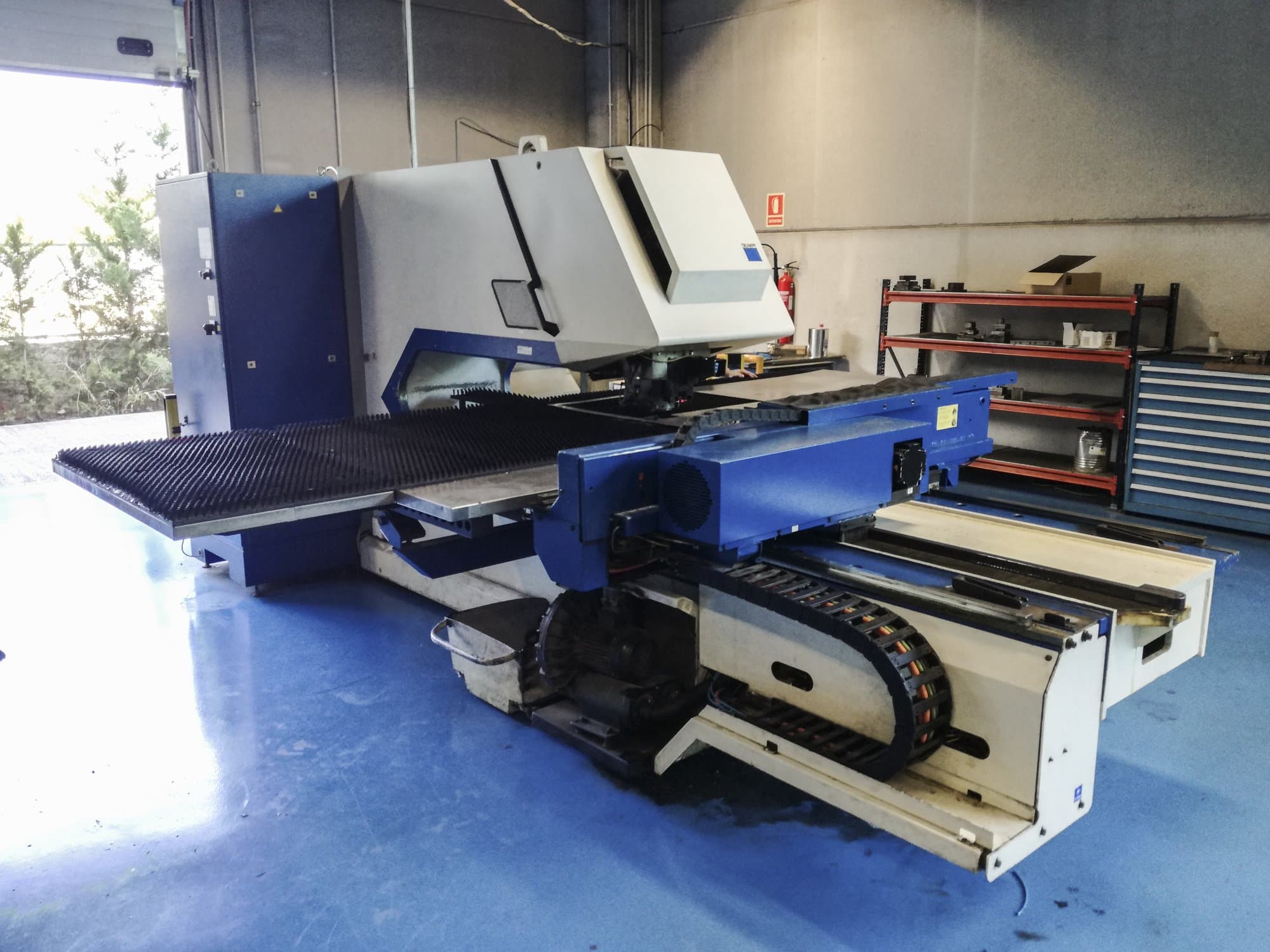 Vista Esquerda  da Trumpf Trumatic 2000 R  máquina