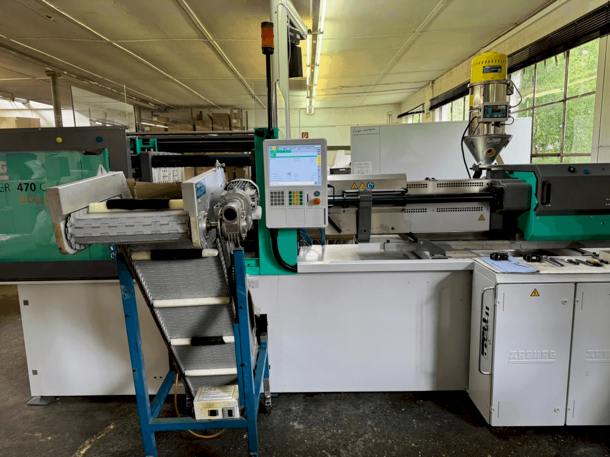 Vista Frontal  da Arburg 470 C 1500-800  máquina