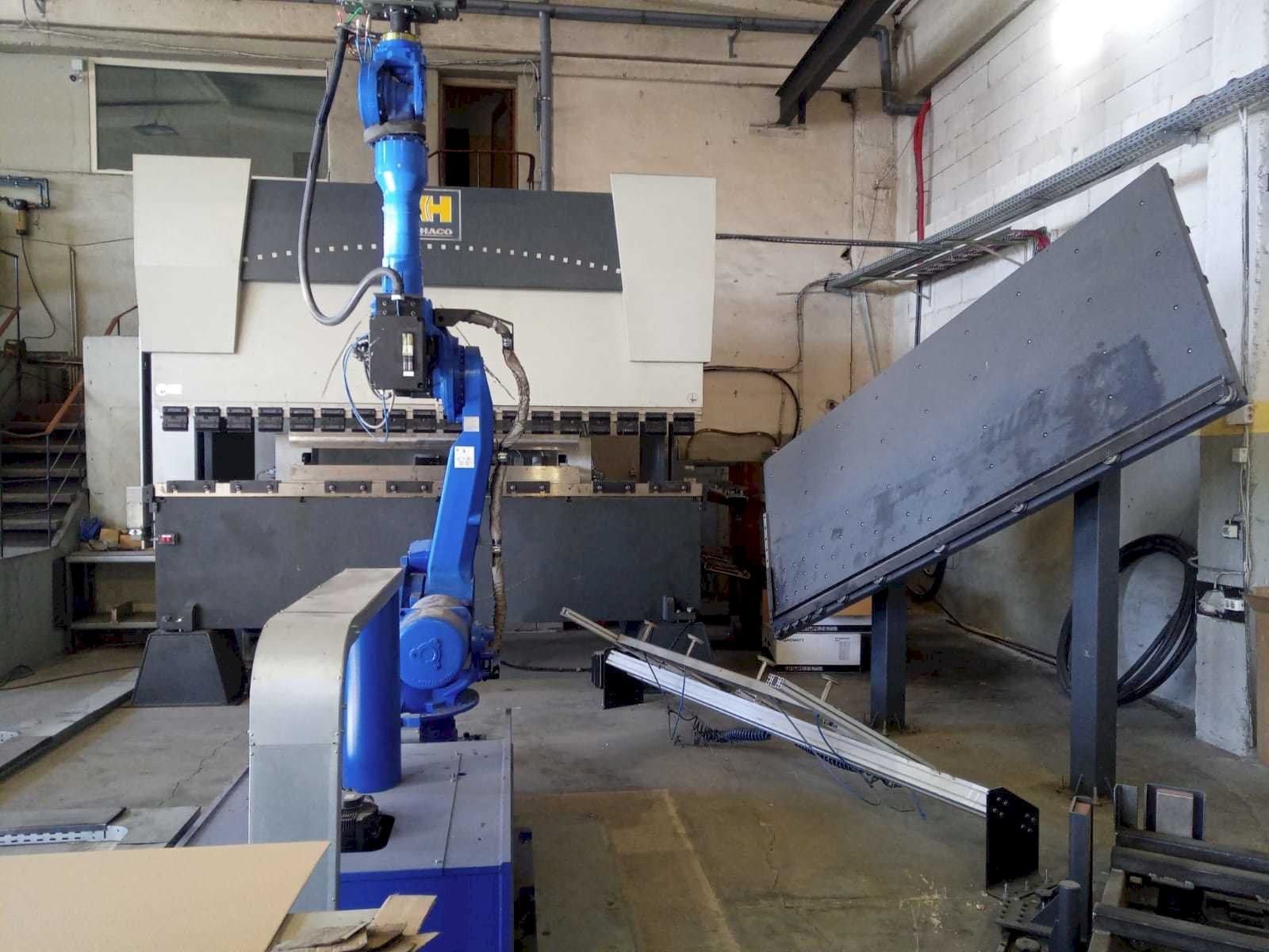 Vista Frontal  da HACO ERM 36150  máquina