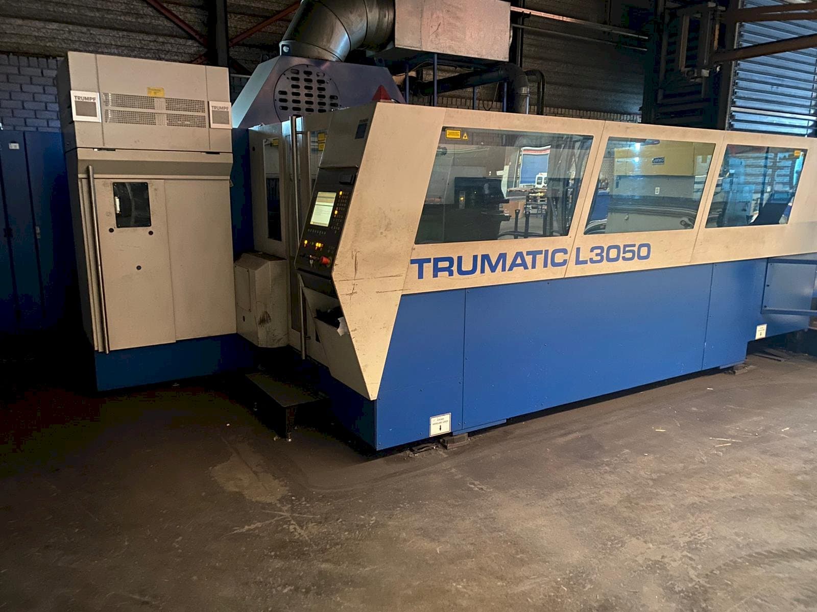Vista Frontal  da Trumpf Trumatic L3050  máquina