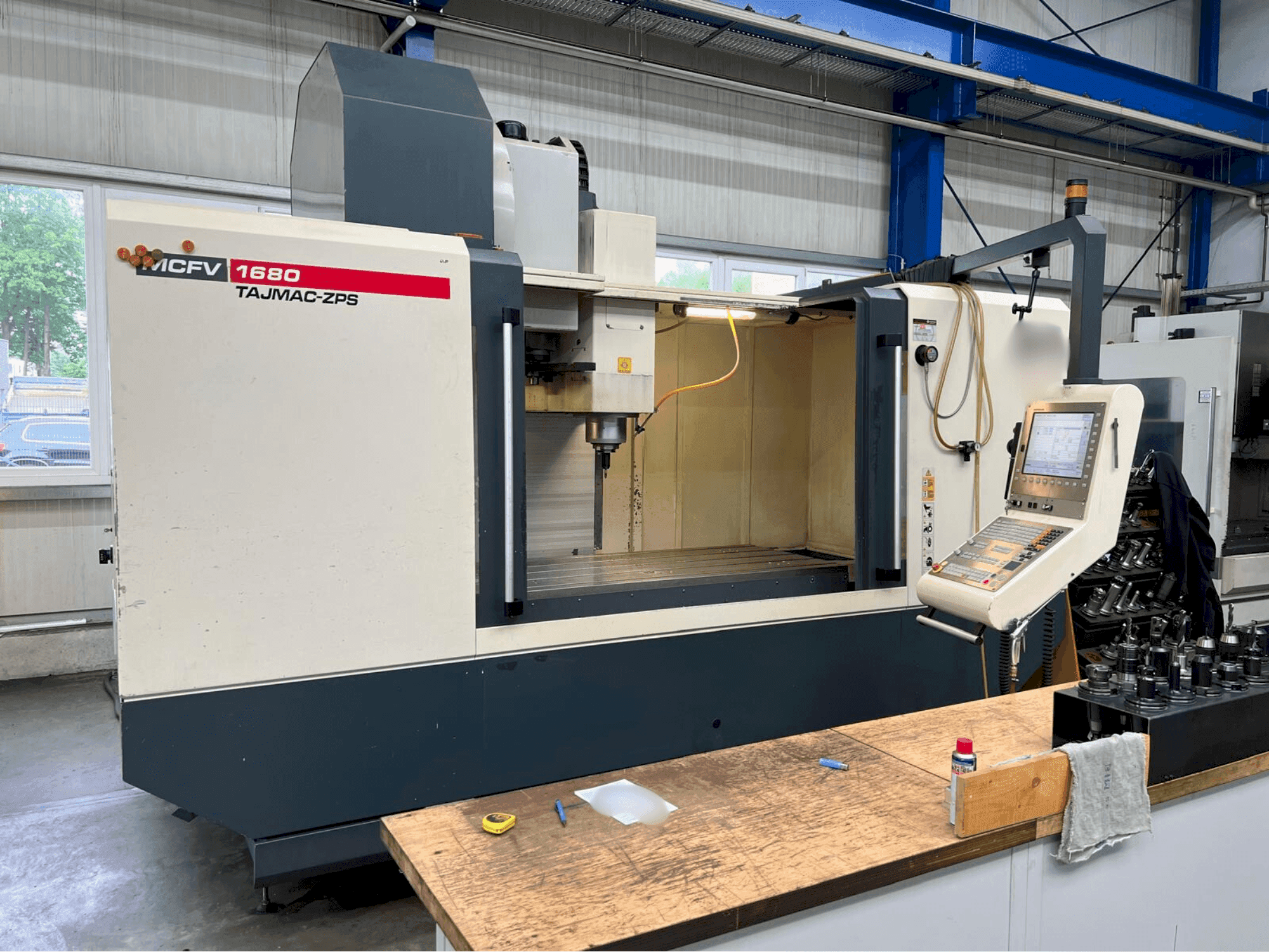 Vista Frontal  da TAJMAC-ZPS MCFV 1680  máquina