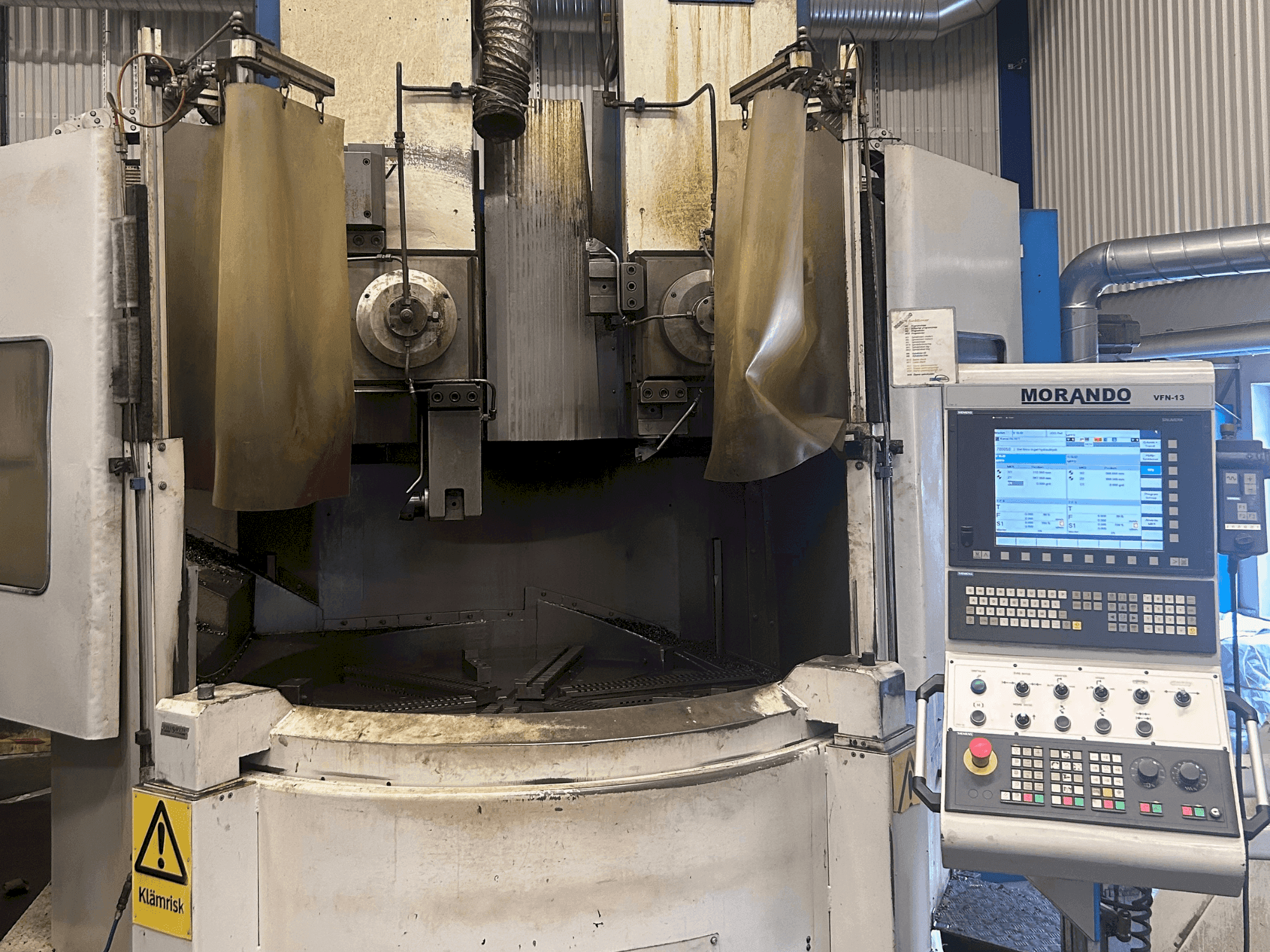 Vista Frontal  da MORANDO VFN13  máquina